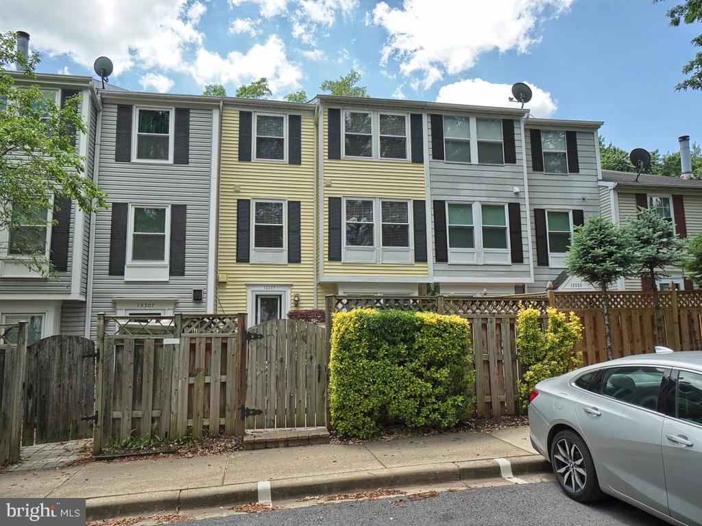 CHURCHILL TOWN - Residential Lease