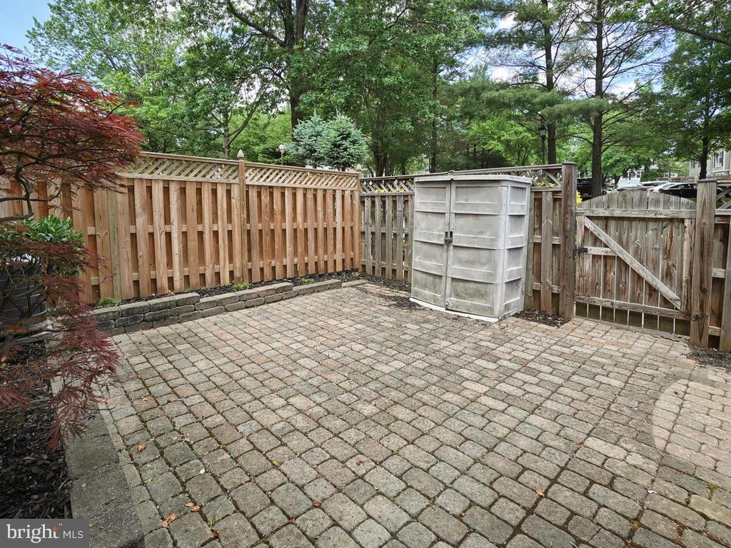 CHURCHILL TOWN - Residential Lease