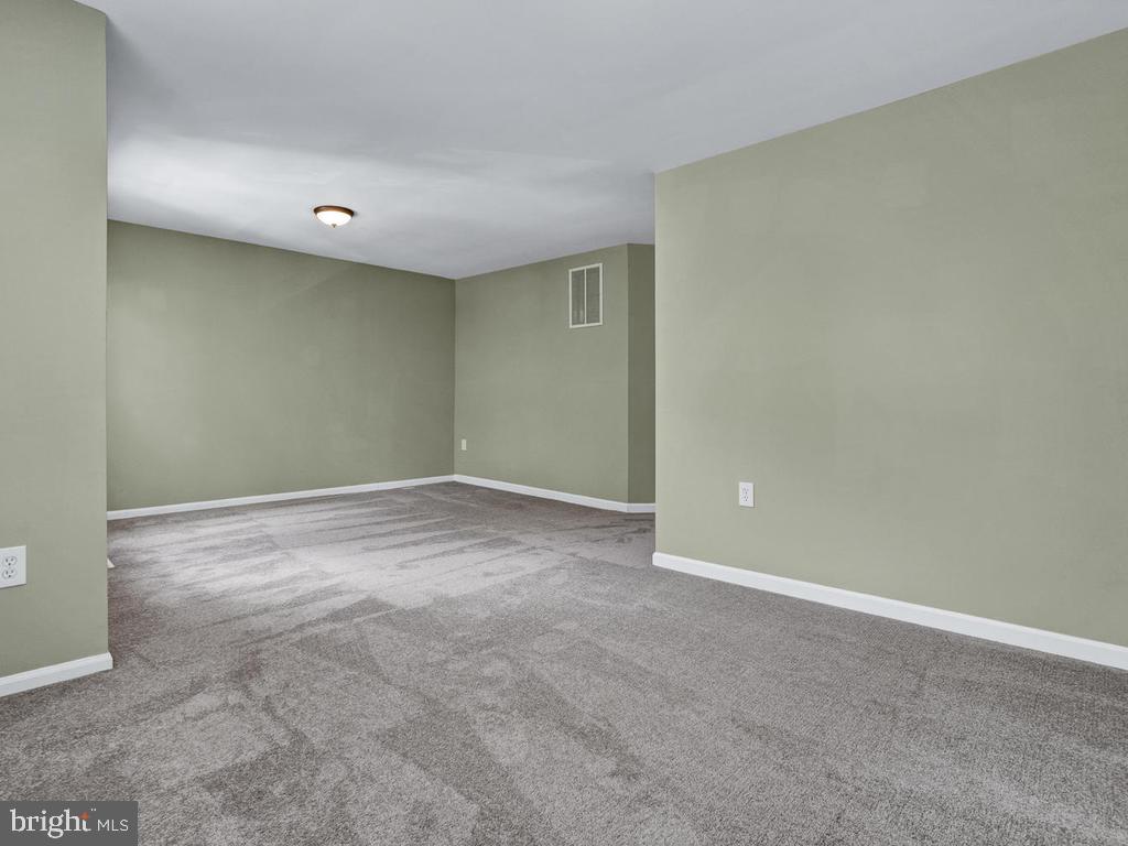 CHURCHILL TOWN - Residential Lease