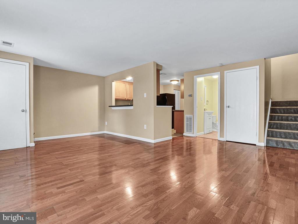 CHURCHILL TOWN - Residential Lease