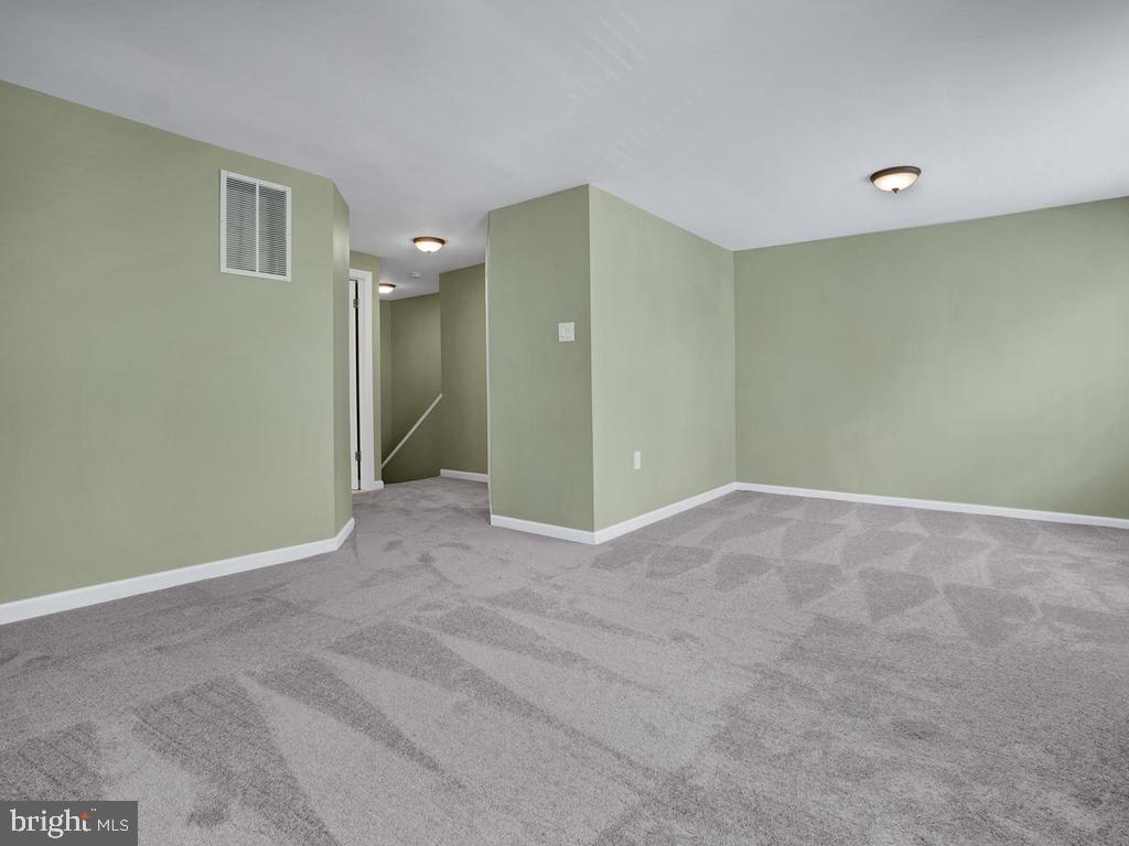 CHURCHILL TOWN - Residential Lease