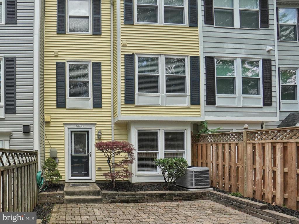 CHURCHILL TOWN - Residential Lease