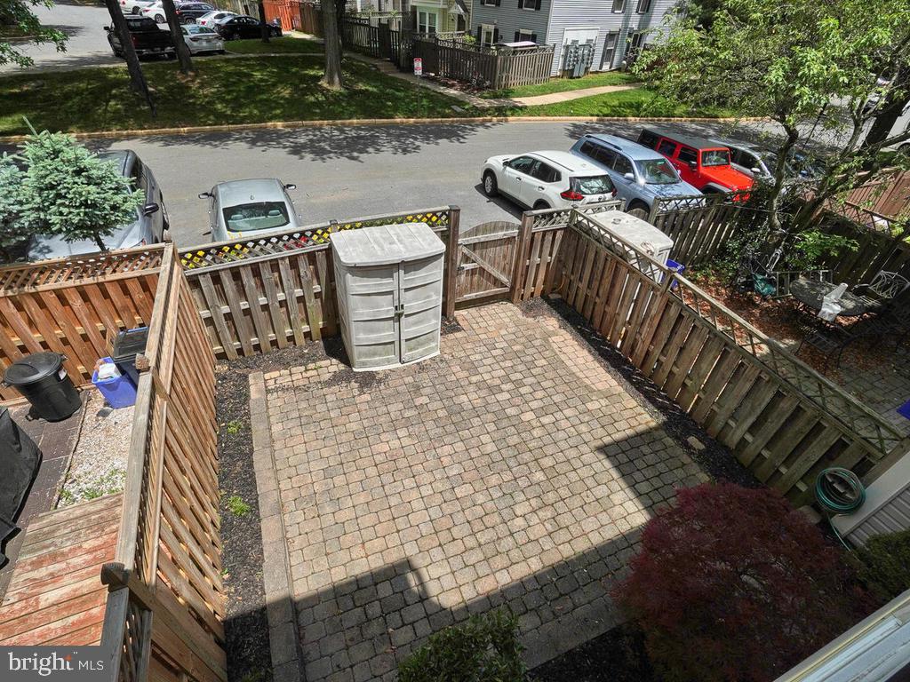 CHURCHILL TOWN - Residential Lease