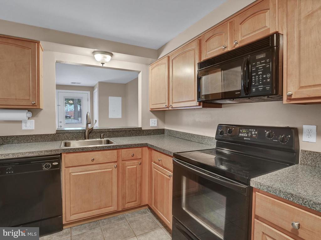 CHURCHILL TOWN - Residential Lease