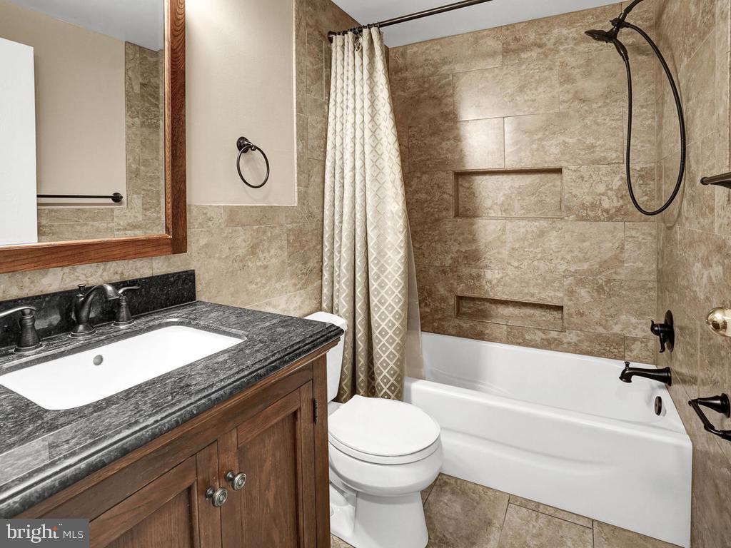 CHURCHILL TOWN - Residential Lease