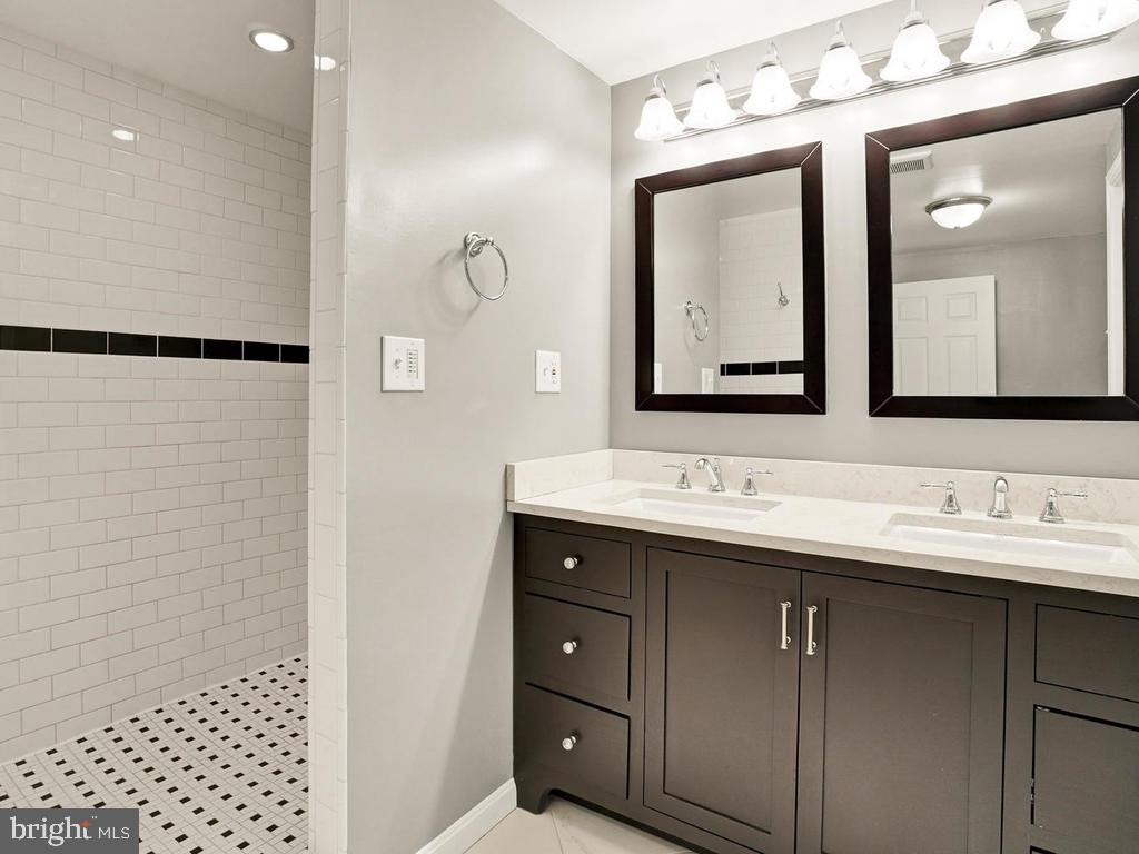 CHURCHILL TOWN - Residential Lease