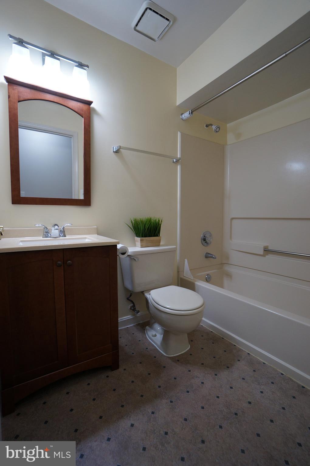 MONTGOMERY RUN - Residential Lease