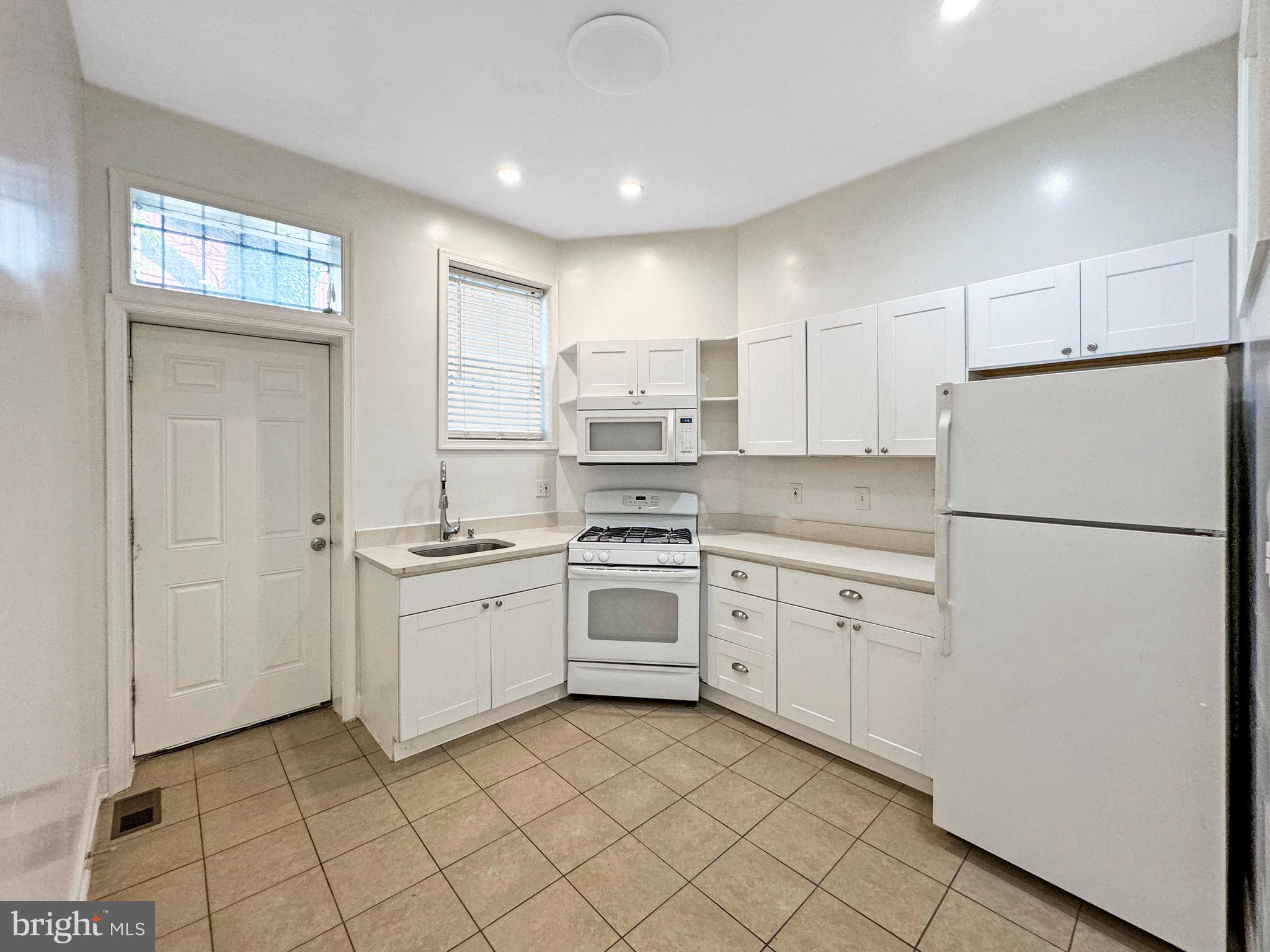 BARCLAY - Residential Lease