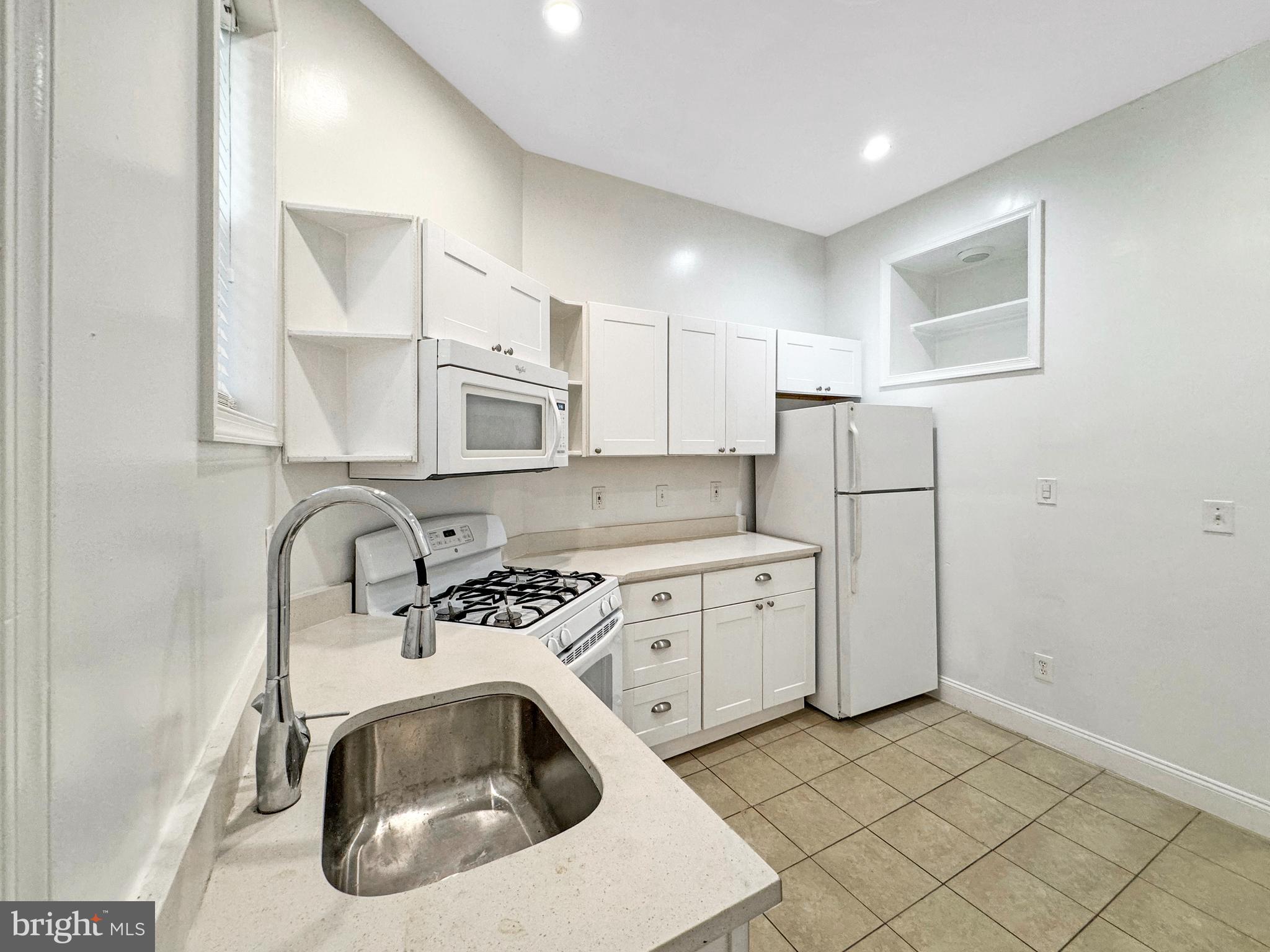 BARCLAY - Residential Lease