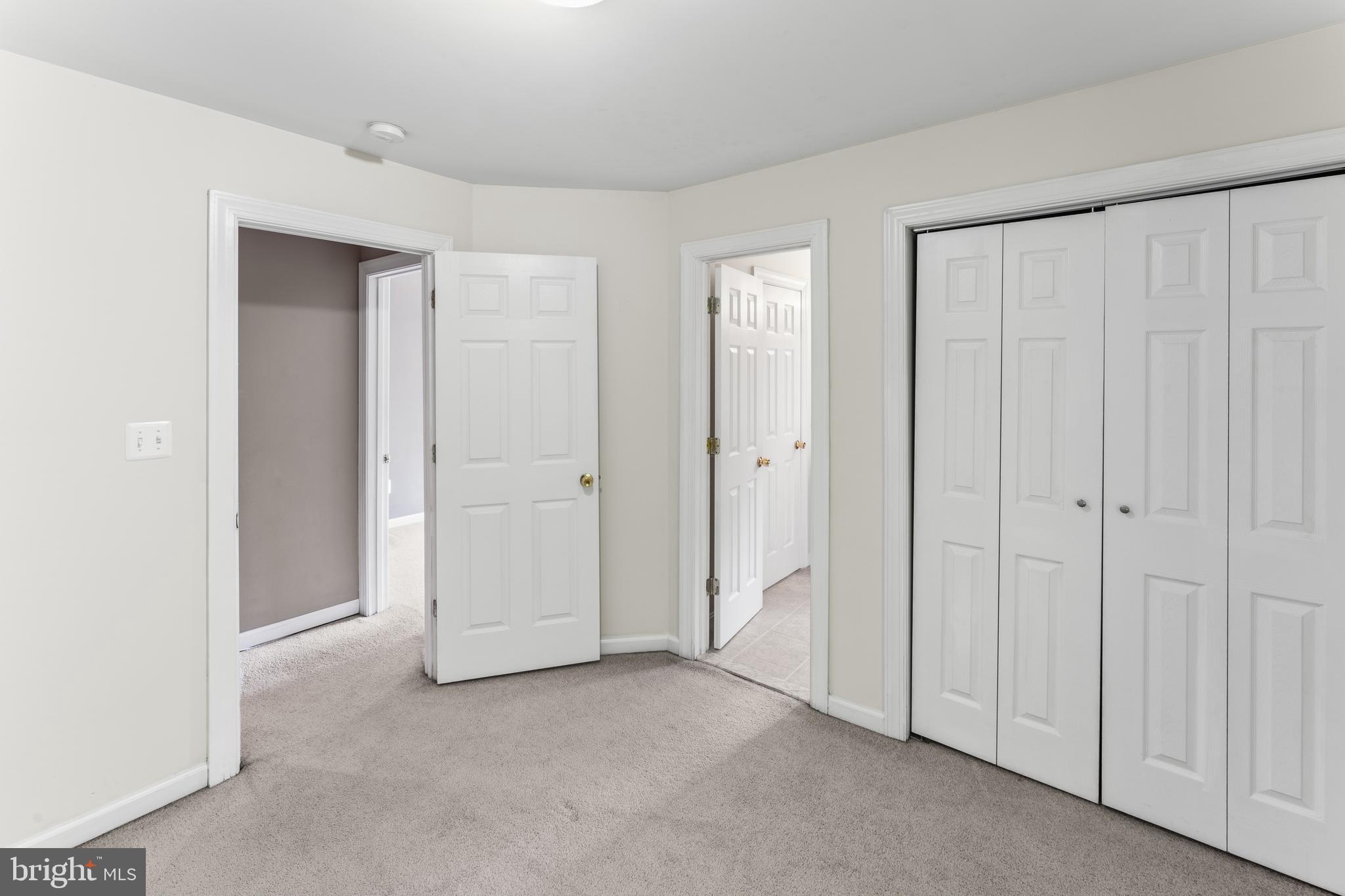 PRESIDENTIAL LAKES - Residential