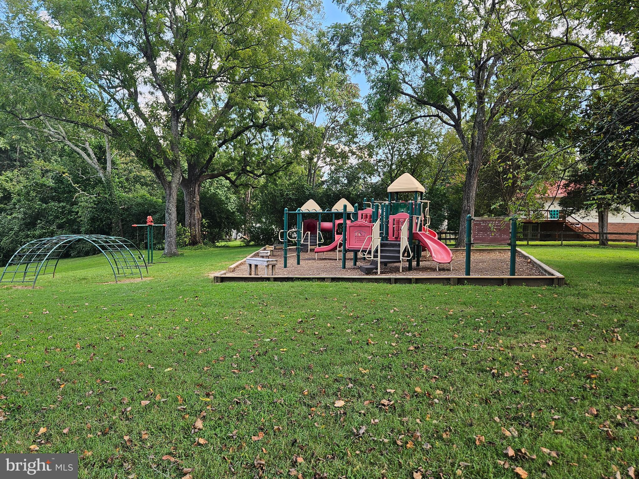 PRESIDENTIAL LAKES - Residential