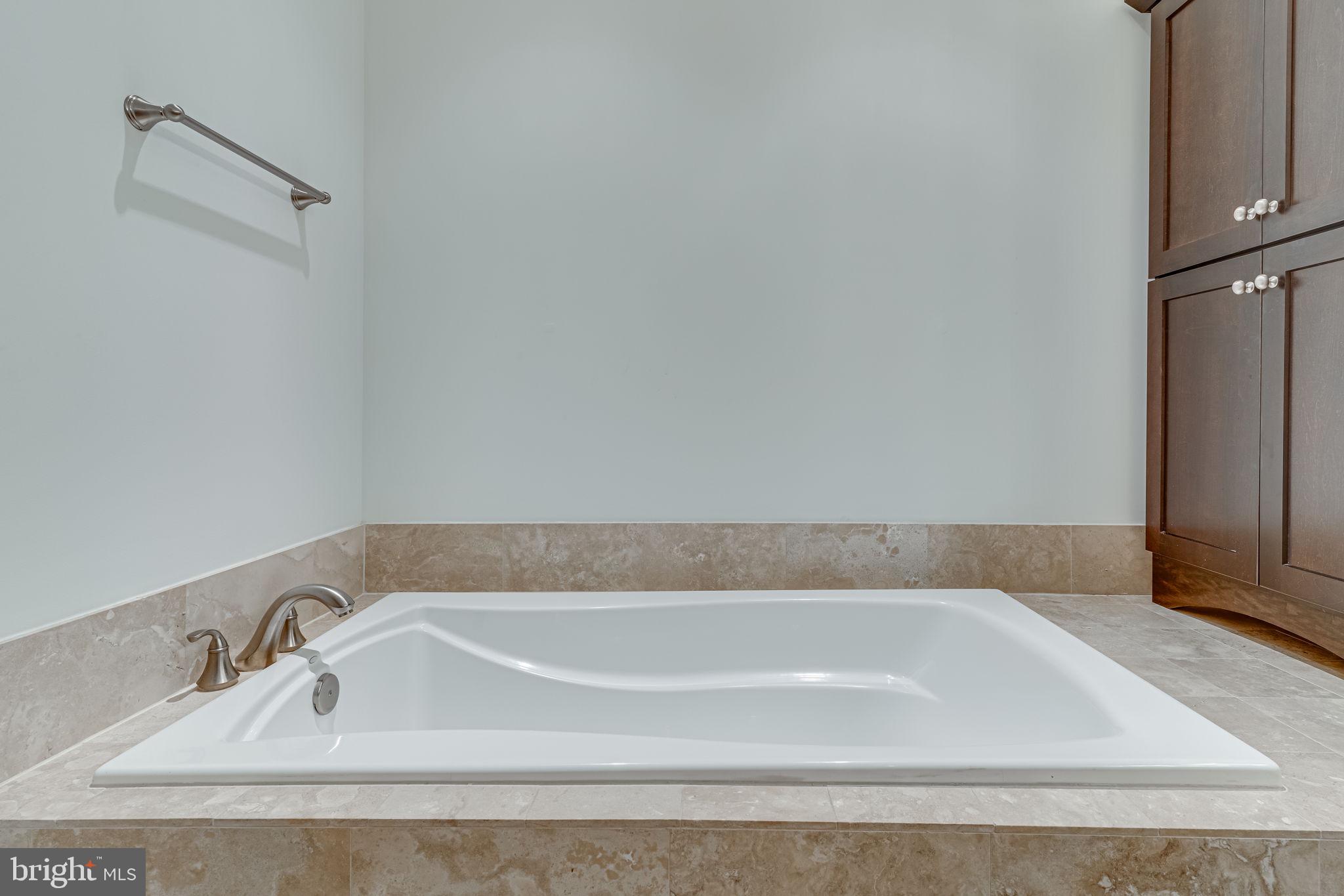 RHODES HILL SQUARE - Residential Lease