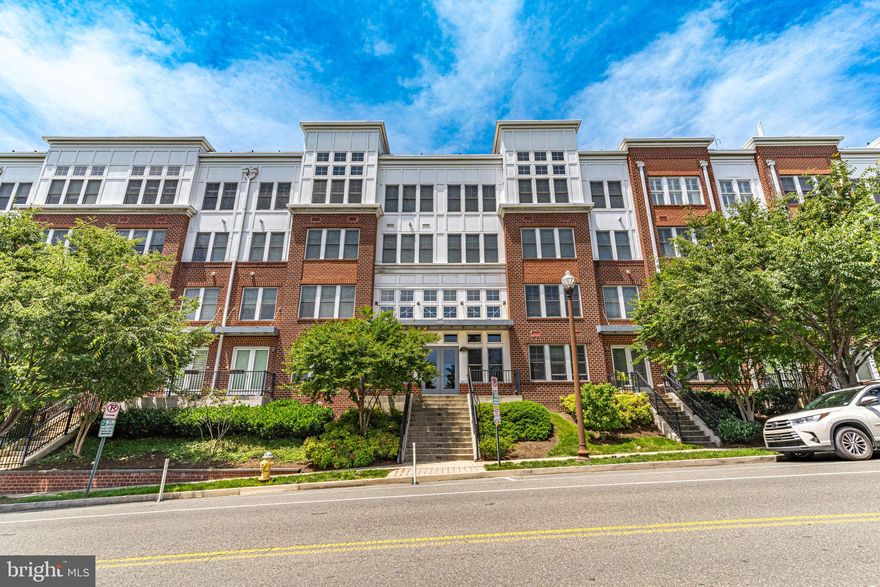 Contemporary 2 bedroom, 2.5 bath, 2 level townhome-style condo in the heart of Courthouse/Arlington. Open concept with living room flowing to dining room and open to the Gourmet kitchen with granite, stainless steel appliances, breakfast bar and ample cabinet space. Hardwood floors blanket the main level. Bonus room/den off the kitchen offers the perfect space for a home office or playroom. Head upstairs for two sizable bedrooms, two full baths, and bedroom-level laundry. The primary suite boasts a luxury bath with dual sink vanity, soaking tub and separate shower. From the main level, interior stairs take you right down into the garage with TWO assigned garage parking spaces. The unit also comes with a climate-controlled storage unit located on the second floor of the condo building. Superb location—a commuter’s dream! Quick commute into Georgetown via Key Bridge or to the Nation's Capital via the Roosevelt Bridge. Easy access to route 50, I-66, Georgetown Pkwy, minutes away from the Regan National airport, the Pentagon and the Amazon HQ2. Rhodes Hill Square is walking distance to 2 metro stations—Rosslyn and Courthouse (Blue, Silver and Orange lines), an array of restaurants, Clarendon vibrant nightlife, fitness centers and Yoga studios, Trader Joe's, Whole Foods, cinema, farmer's market and more! Plenty available street parking for your guest! The rent includes gas, water, trash/sewer. Tenant responsible for $500 nonrefundable move-in fee and $500 refundable move-in deposit. Pets accepted case-by-case (small dogs or cats only). Additional storage unit is located on the second floor on the building, accessible by building stairs near mailboxes. All Allegiance Property Management residents are enrolled in a mandatory Resident Benefits Package (RBP) for $40.95/month which includes liability insurance, credit building to help boost the resident’s credit score with timely rent payments, up to $1M Identity Theft Protection, HVAC air filter delivery, utility concierge service making utility connection and home service setup a breeze during your move-in, resident rewards program, and much more! More details upon application.