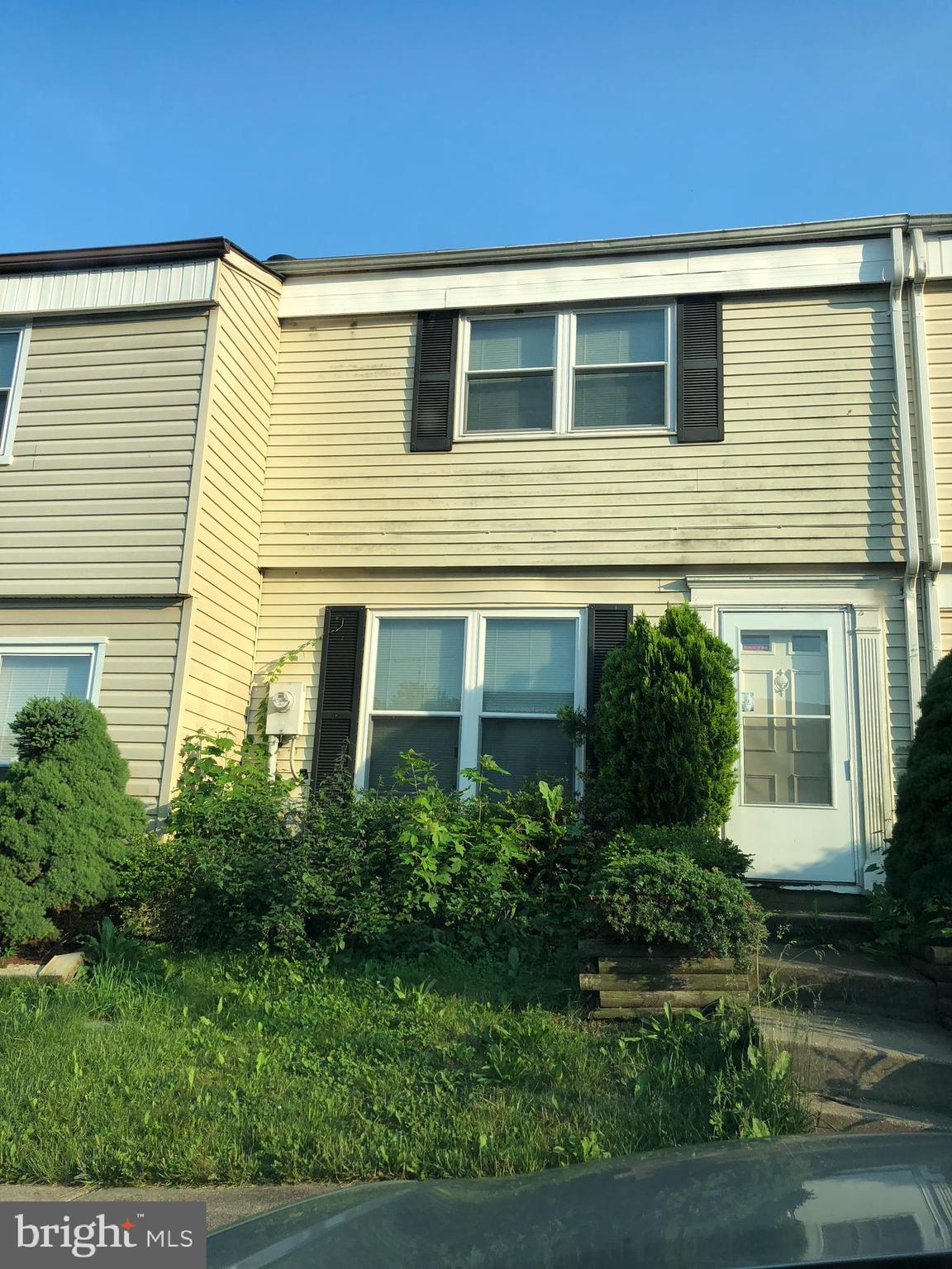 This townhome features a spectaclar eat-in kitchen*ALL NEW APPLIANCES*walk-out sliders to deck and fenced back yard!!Two parking spaces and more!