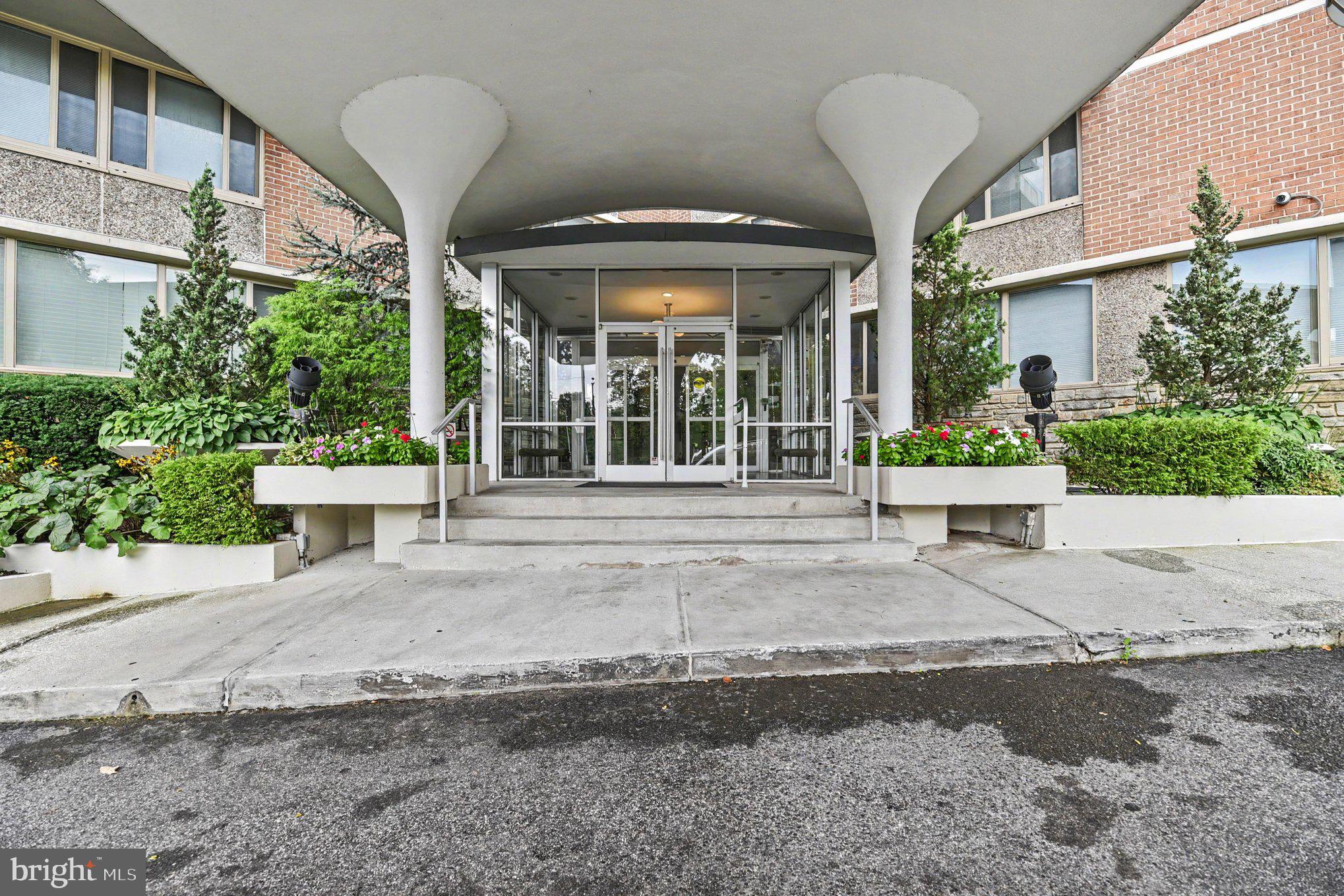 1 E UNIVERSITY PARKWAY E 602