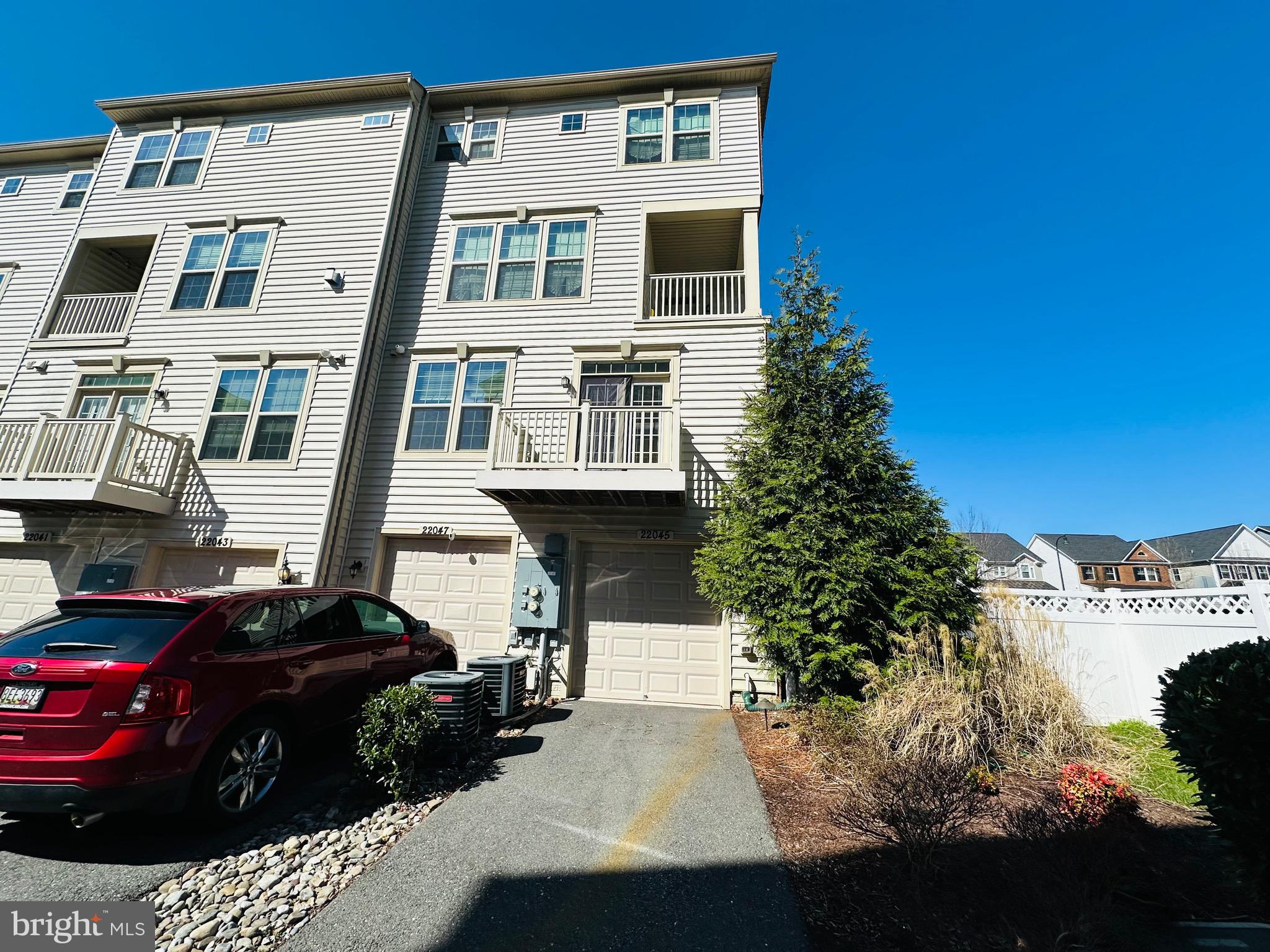 22045 BROADWAY AVENUE 401L