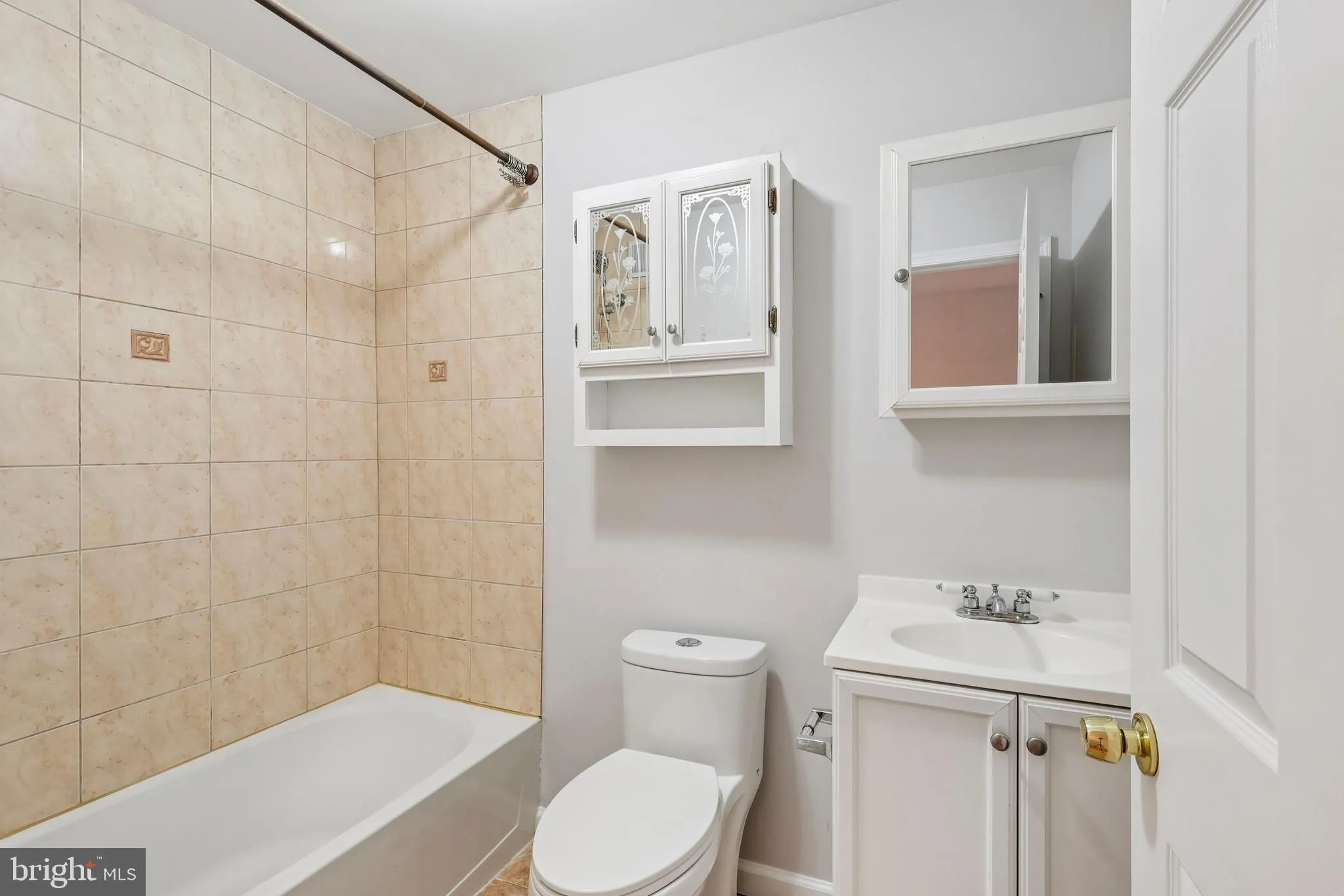 Philadelphia, Pennsylvania 19104, United States, 2 Bedrooms Bedrooms, ,2 BathroomsBathrooms,Residential,Contingent,151035