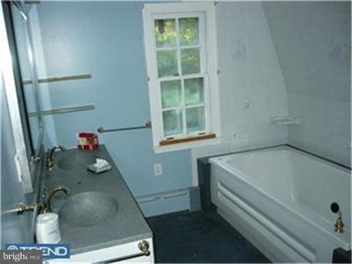 MERION STATION - Residential Lease