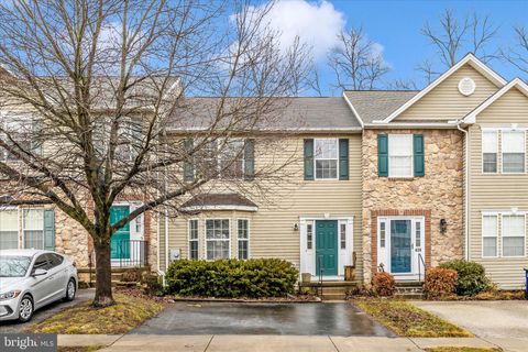 Townhouse For Sale - 424 Madison Drive<br/> SHREWSBURY, PA 17361