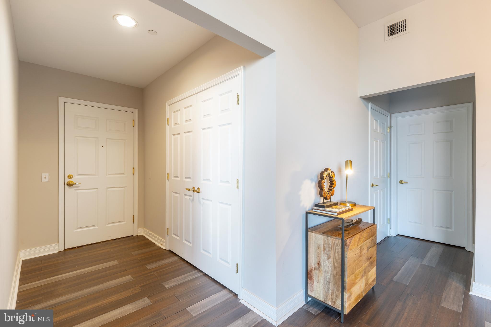 LOGAN SQUARE - Residential