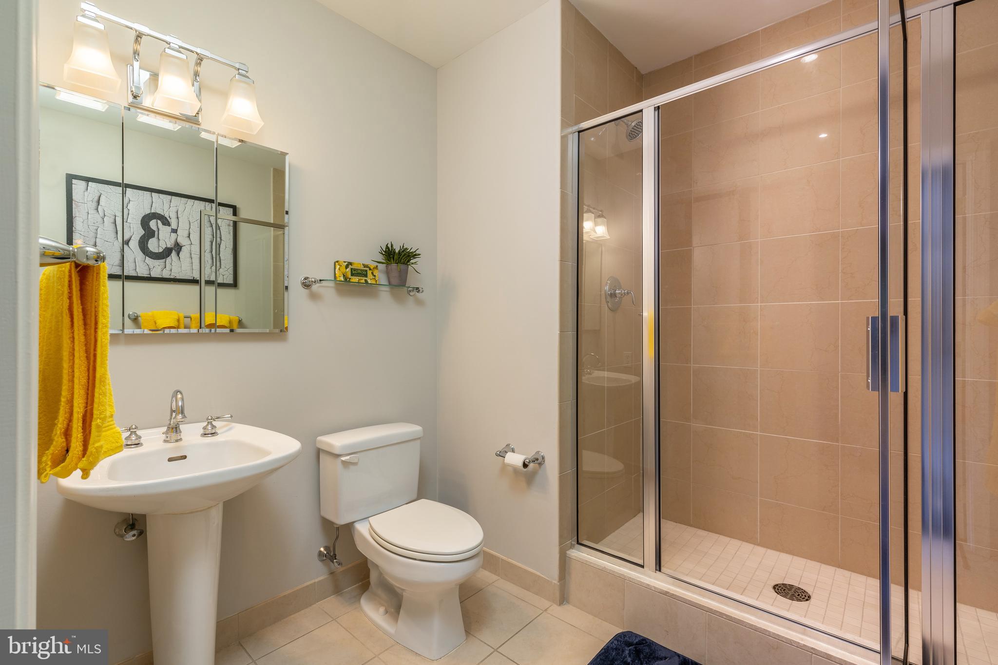 LOGAN SQUARE - Residential