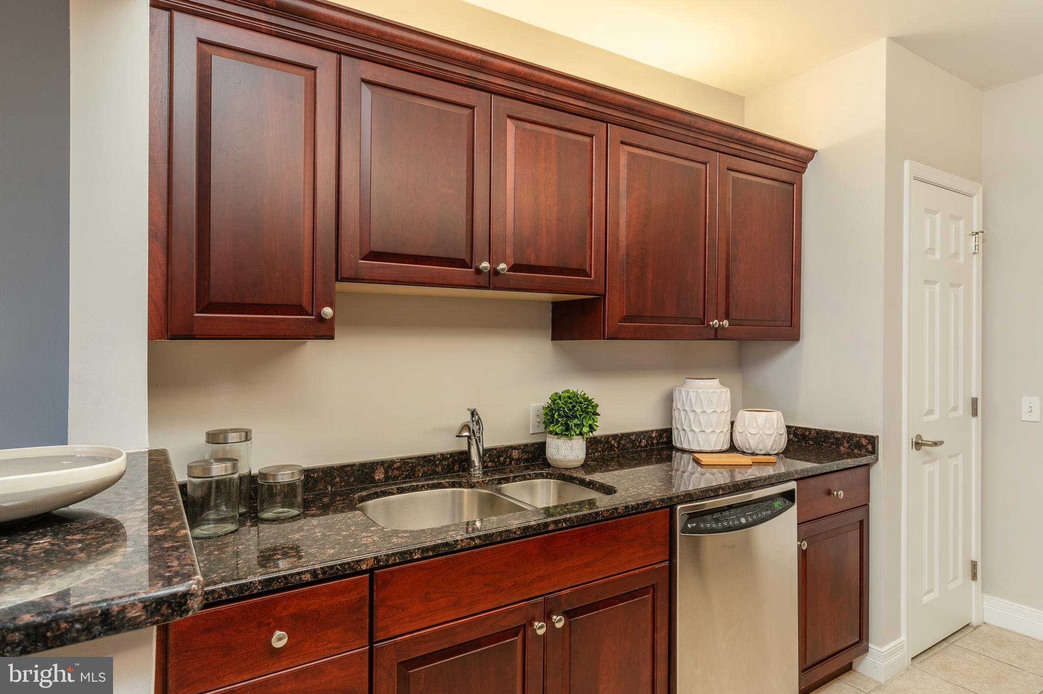 LOGAN SQUARE - Residential