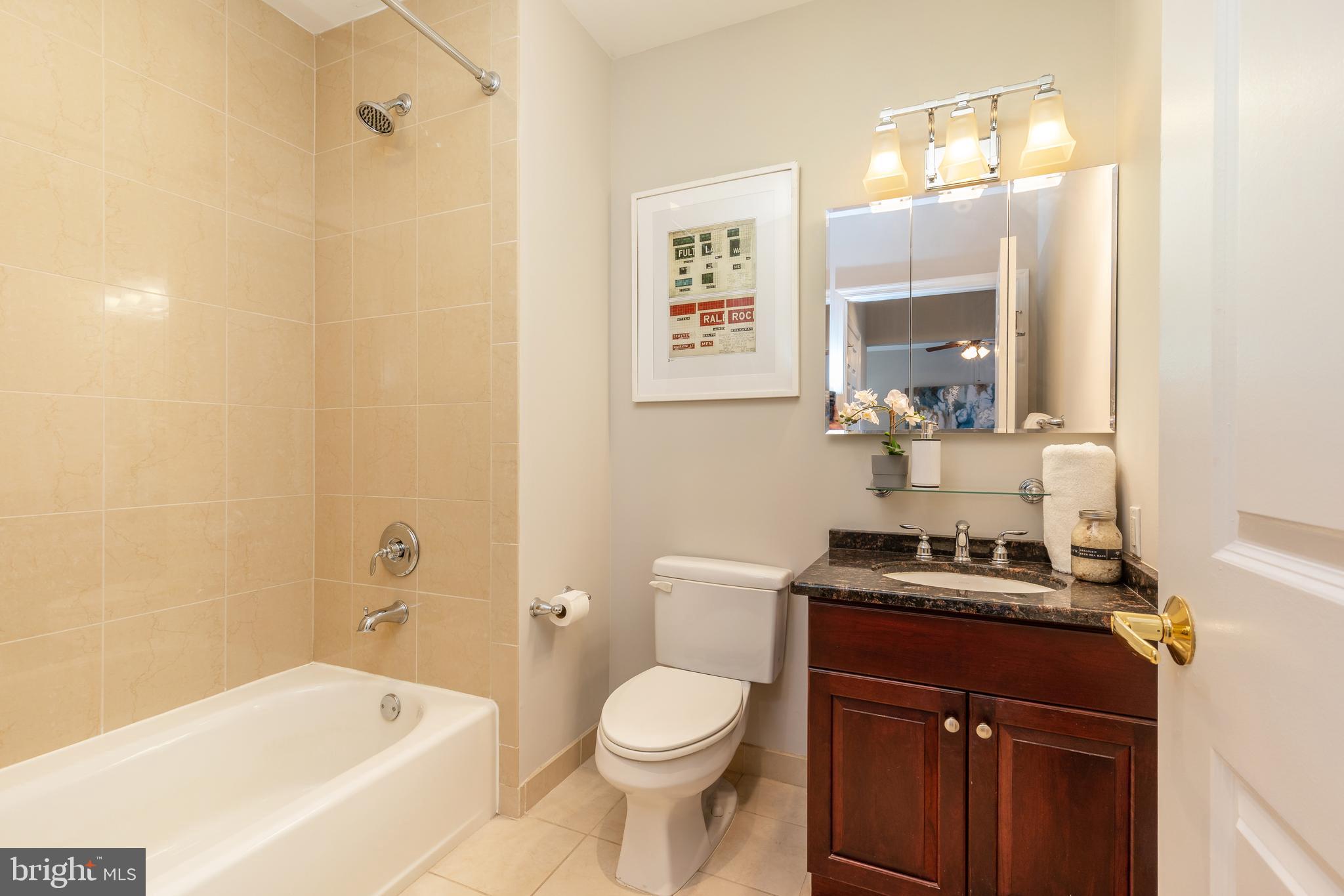LOGAN SQUARE - Residential