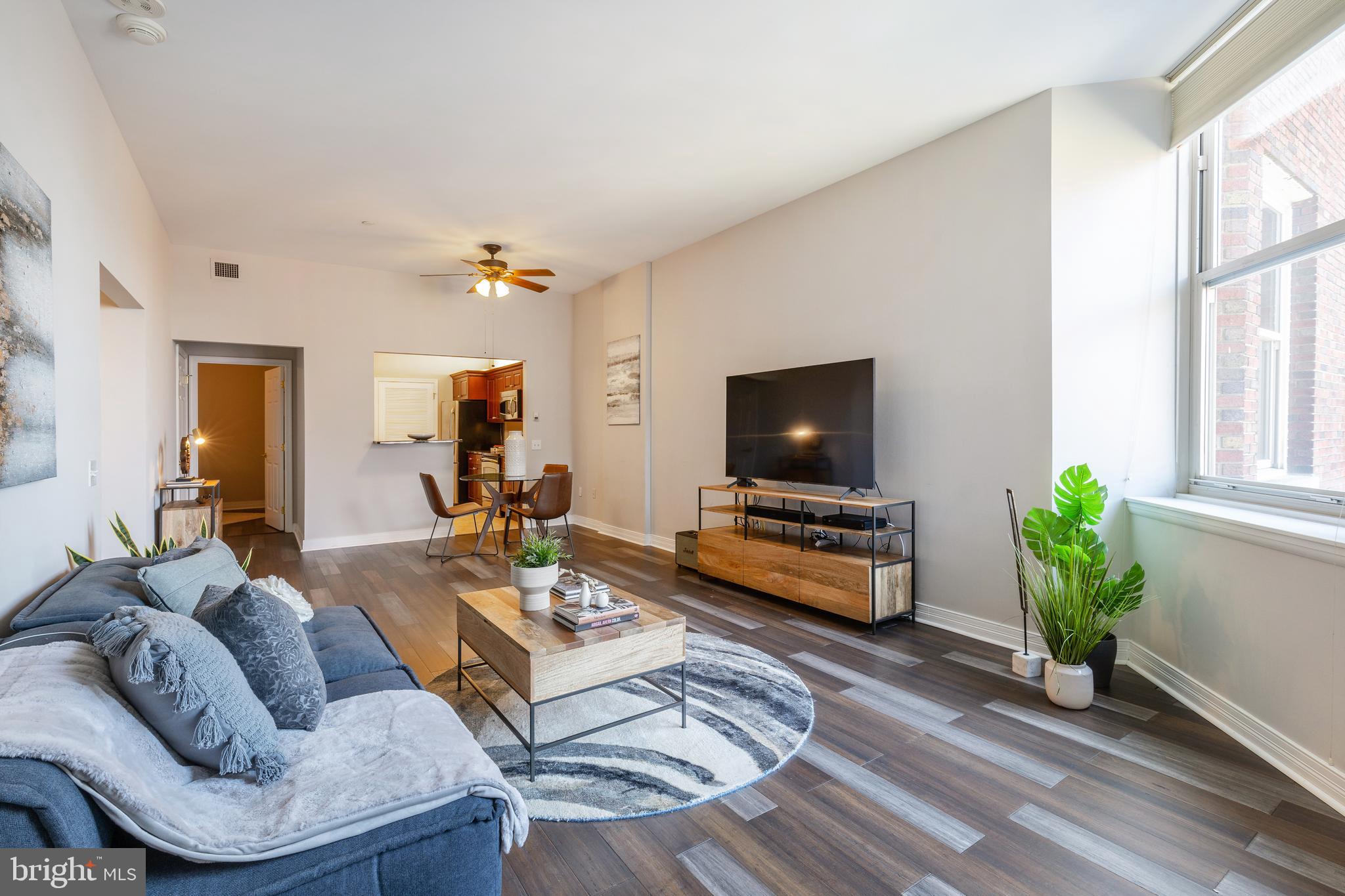LOGAN SQUARE - Residential