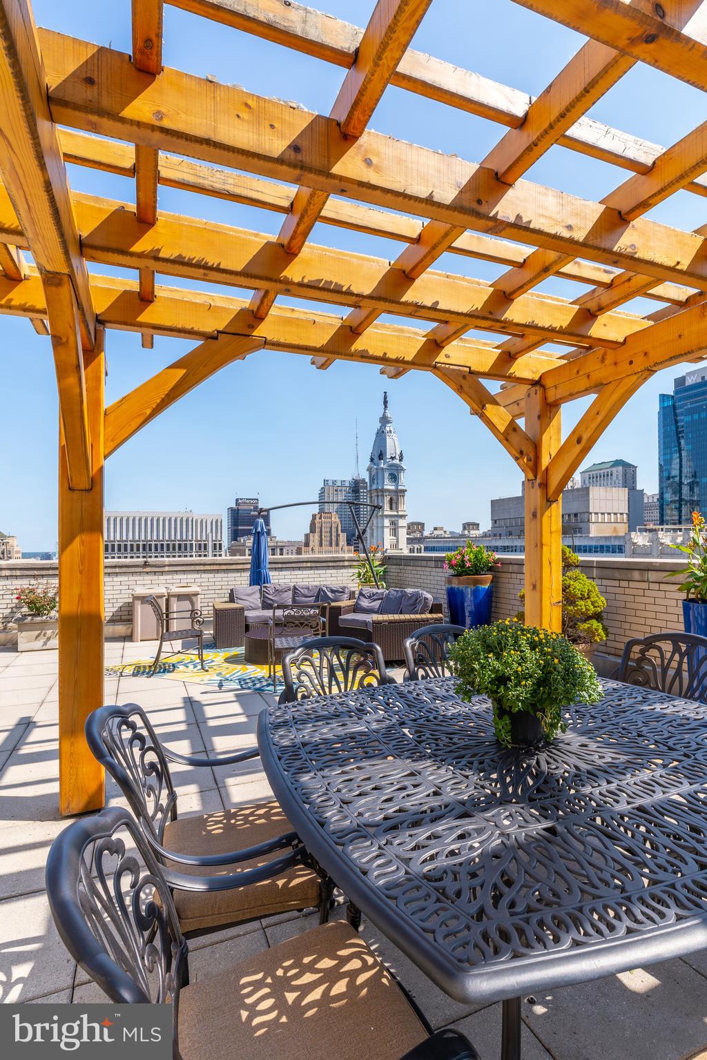 LOGAN SQUARE - Residential