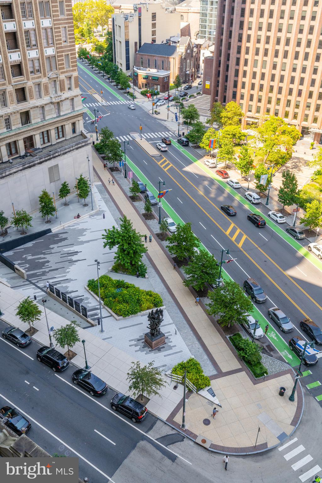 LOGAN SQUARE - Residential