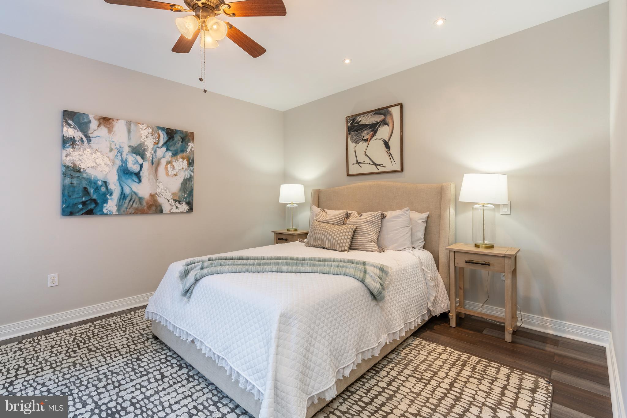 LOGAN SQUARE - Residential