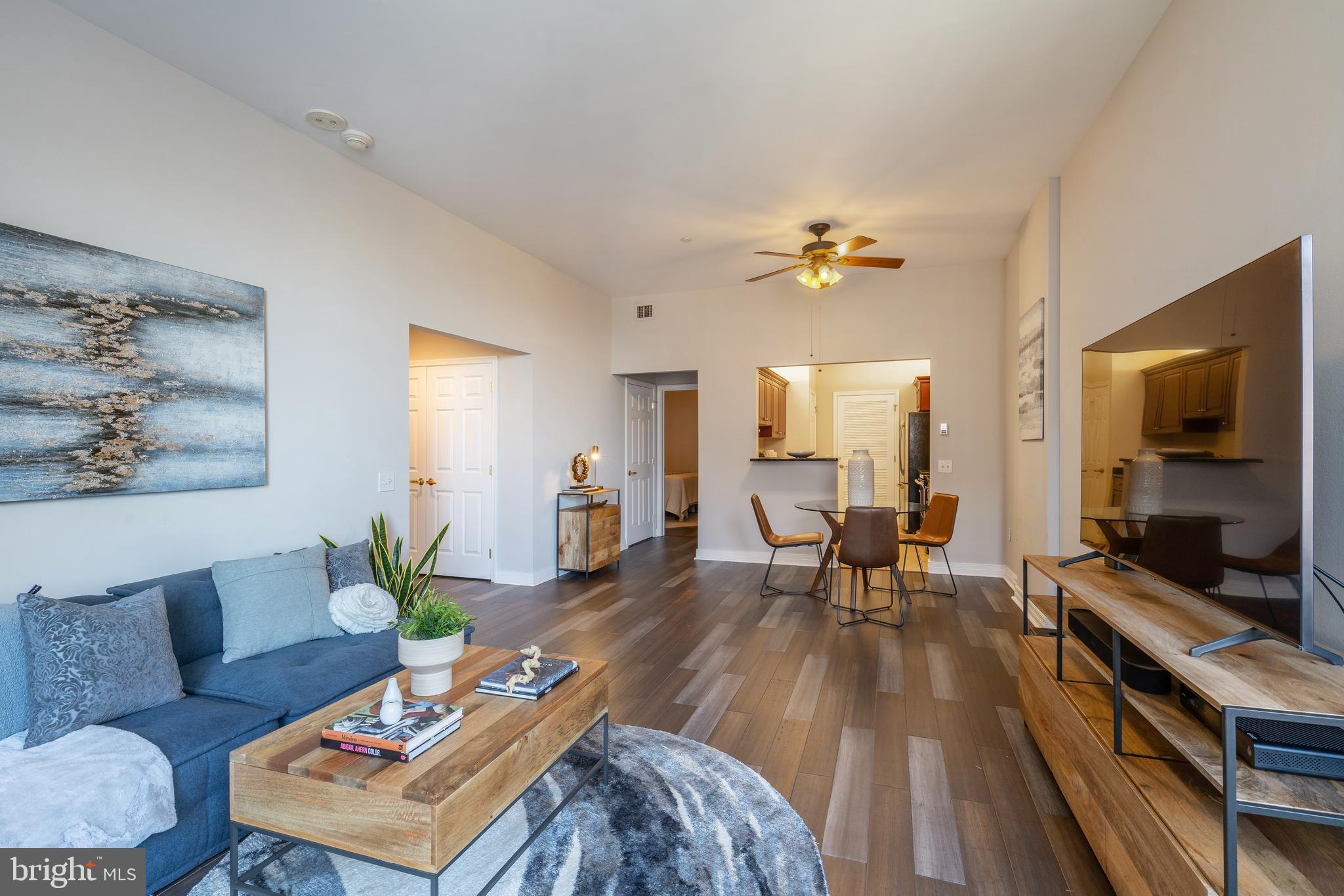 LOGAN SQUARE - Residential