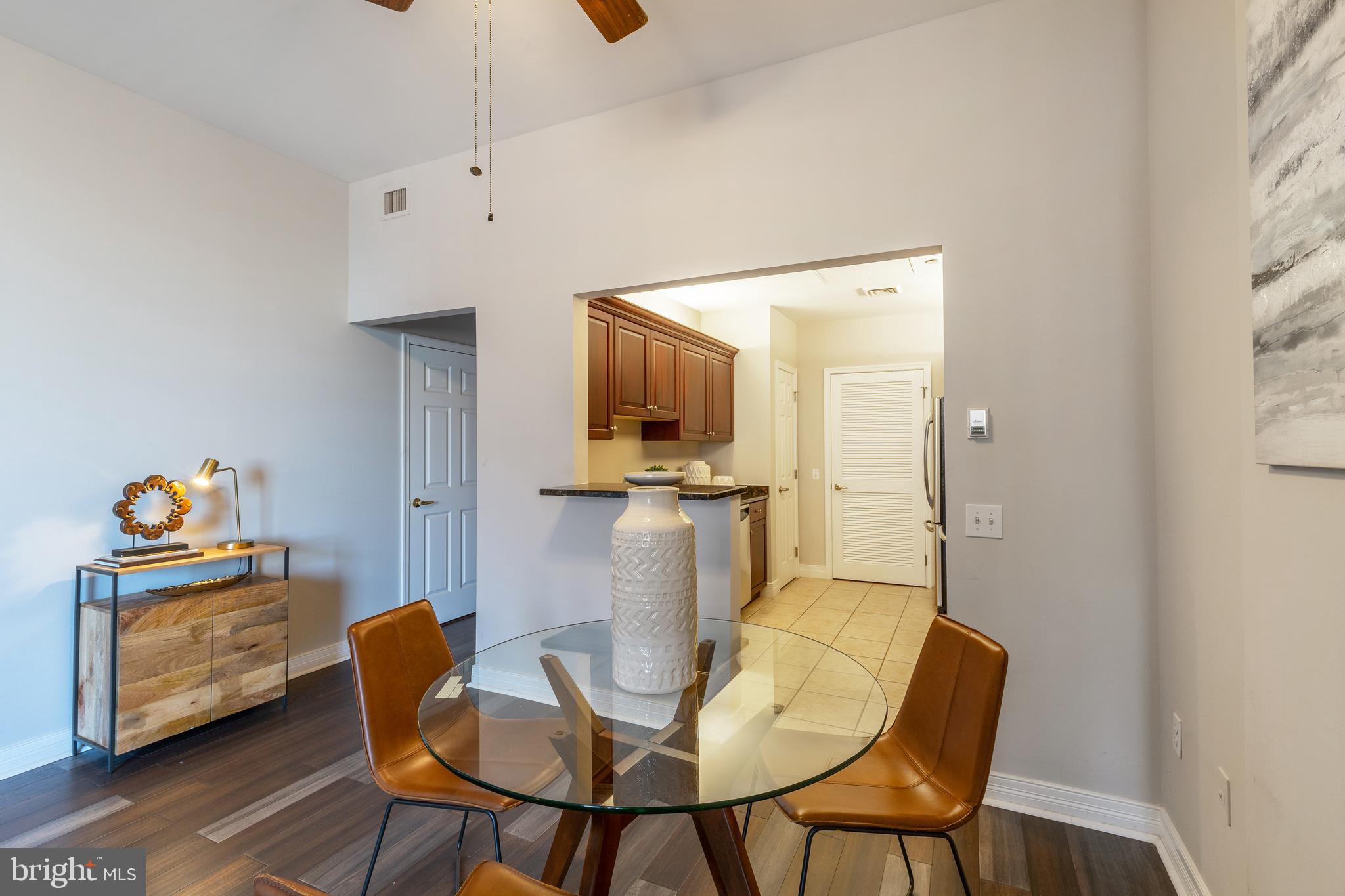 LOGAN SQUARE - Residential