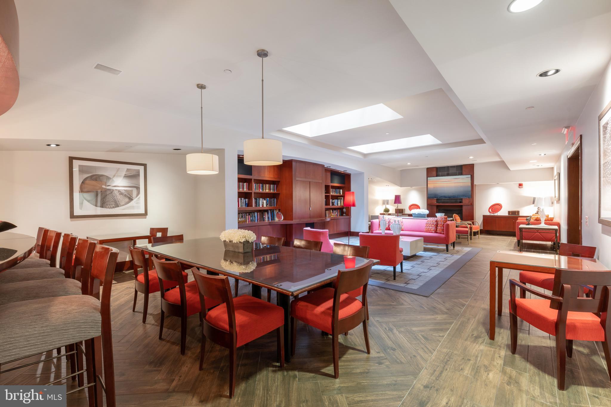LOGAN SQUARE - Residential