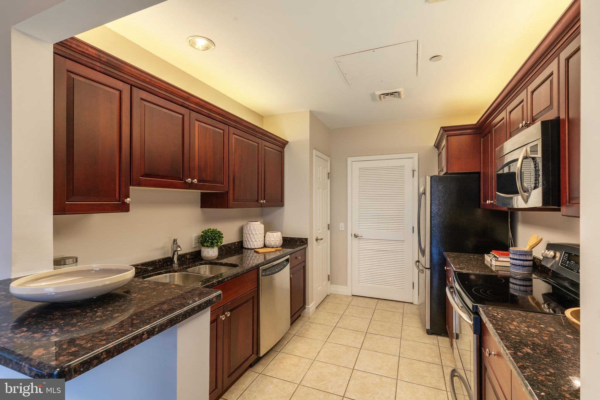 LOGAN SQUARE - Residential