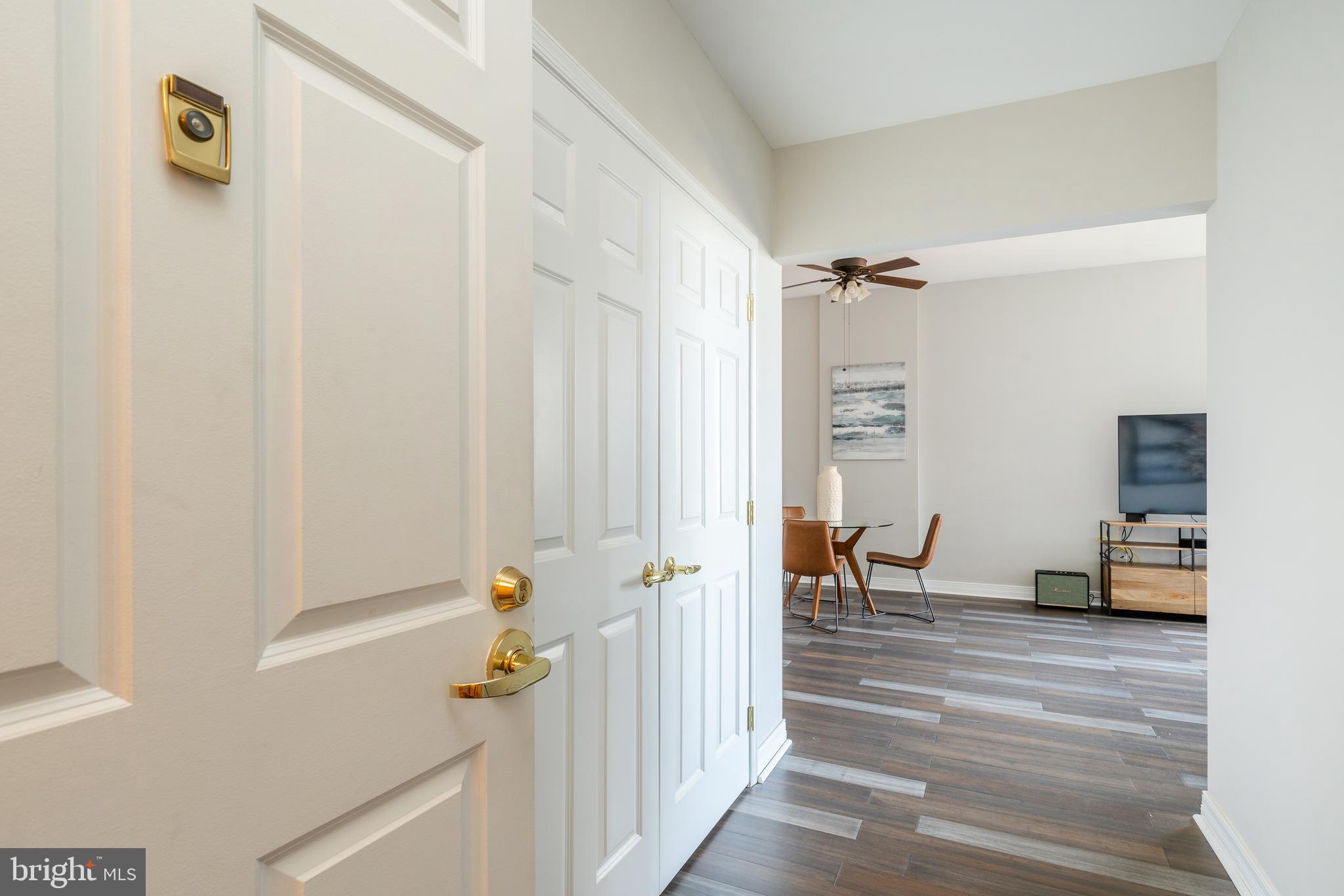 LOGAN SQUARE - Residential