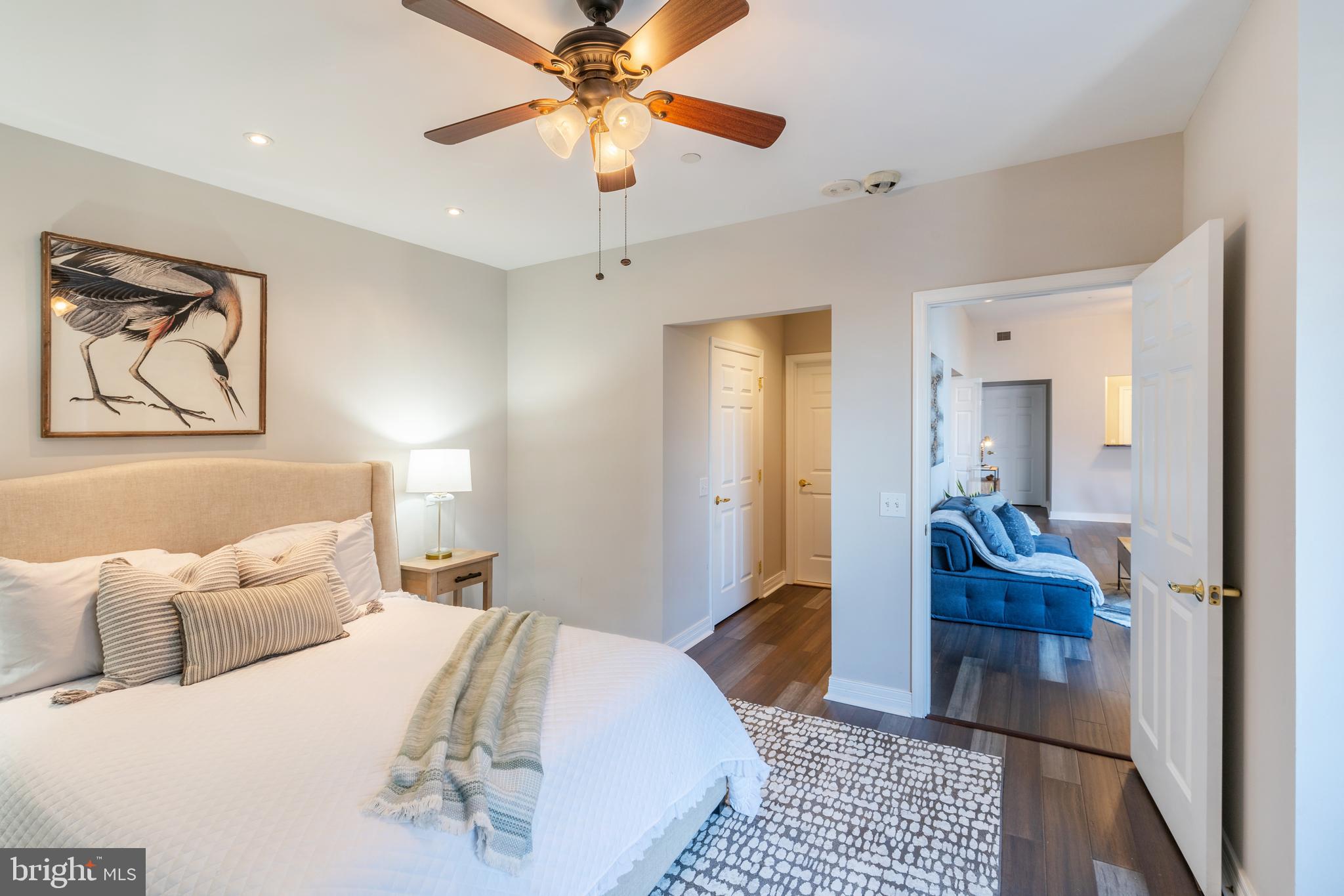 LOGAN SQUARE - Residential