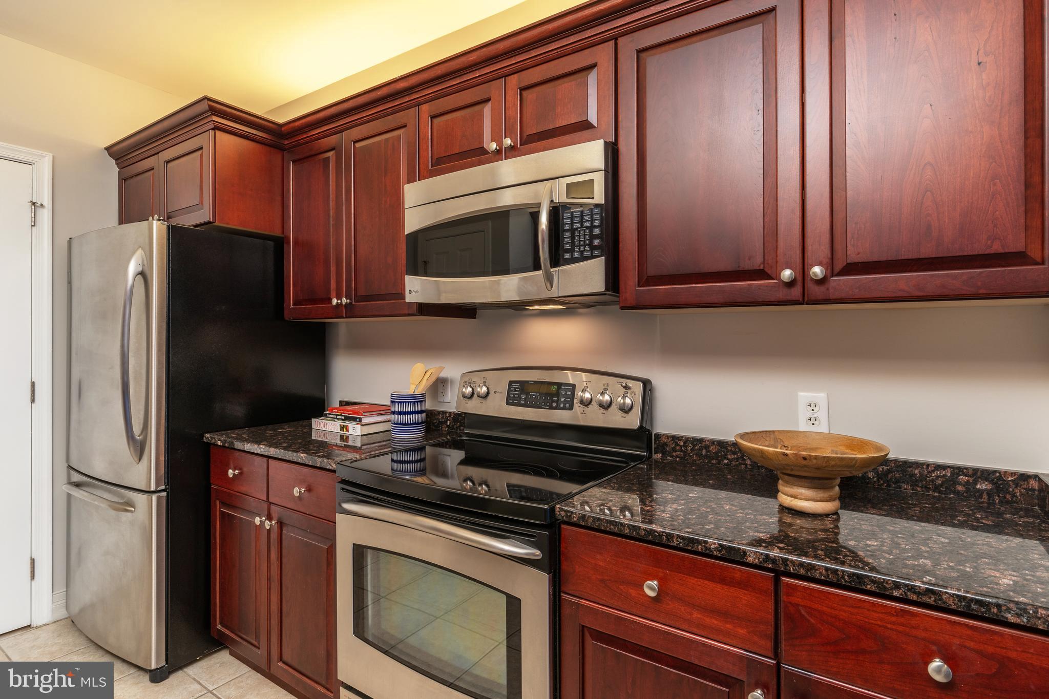 LOGAN SQUARE - Residential