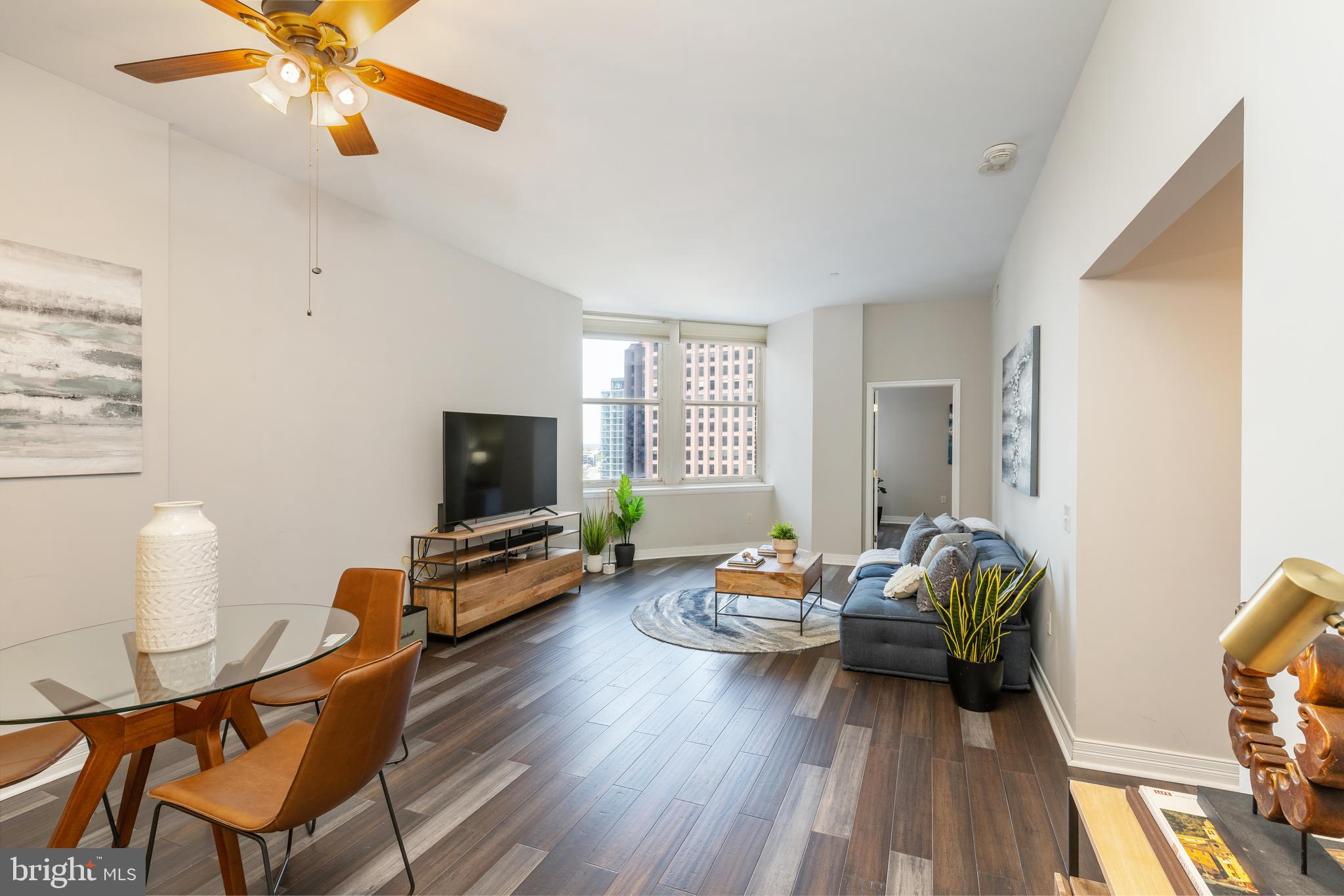 LOGAN SQUARE - Residential