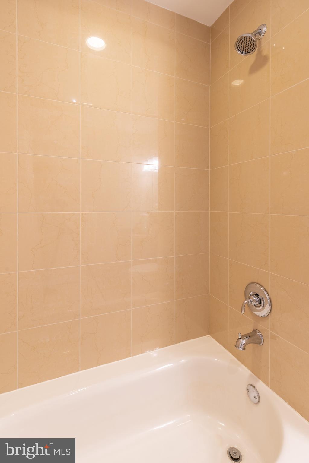 LOGAN SQUARE - Residential