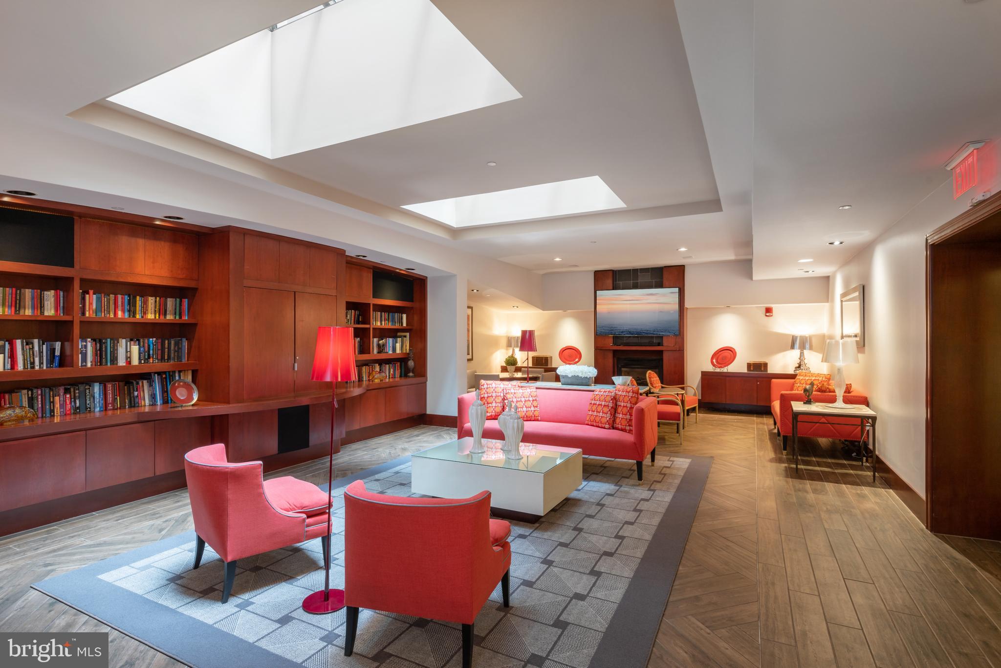 LOGAN SQUARE - Residential