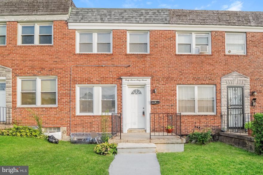 This 3 bedroom,1 bathroom townhome is the perfect place to call HOME. Inside, an abundance of natural light highlights the comfortable living space. Venture to the kitchen to find an ideal place to harness your inner chef, including stainless steel appliances, a subway tile backsplash, beautiful granite countertop with tile backsplash. Upstairs, you will find roomy bedrooms, featuring sizable closets and neutral paint.  This home is ideally located minutes from schools, shopping, dining, and major roadways for easy commuting. Our homes go quickly, apply today!

Deposit determined by credit score. Applicant to verify school. Renter insurance is required. Landscaping and pest control are Tenant responsibilities. The property allows self-guided viewing without an appointment.