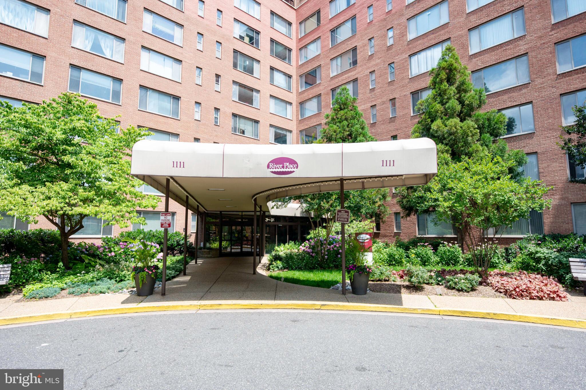 RIVER PLACE - Residential Lease