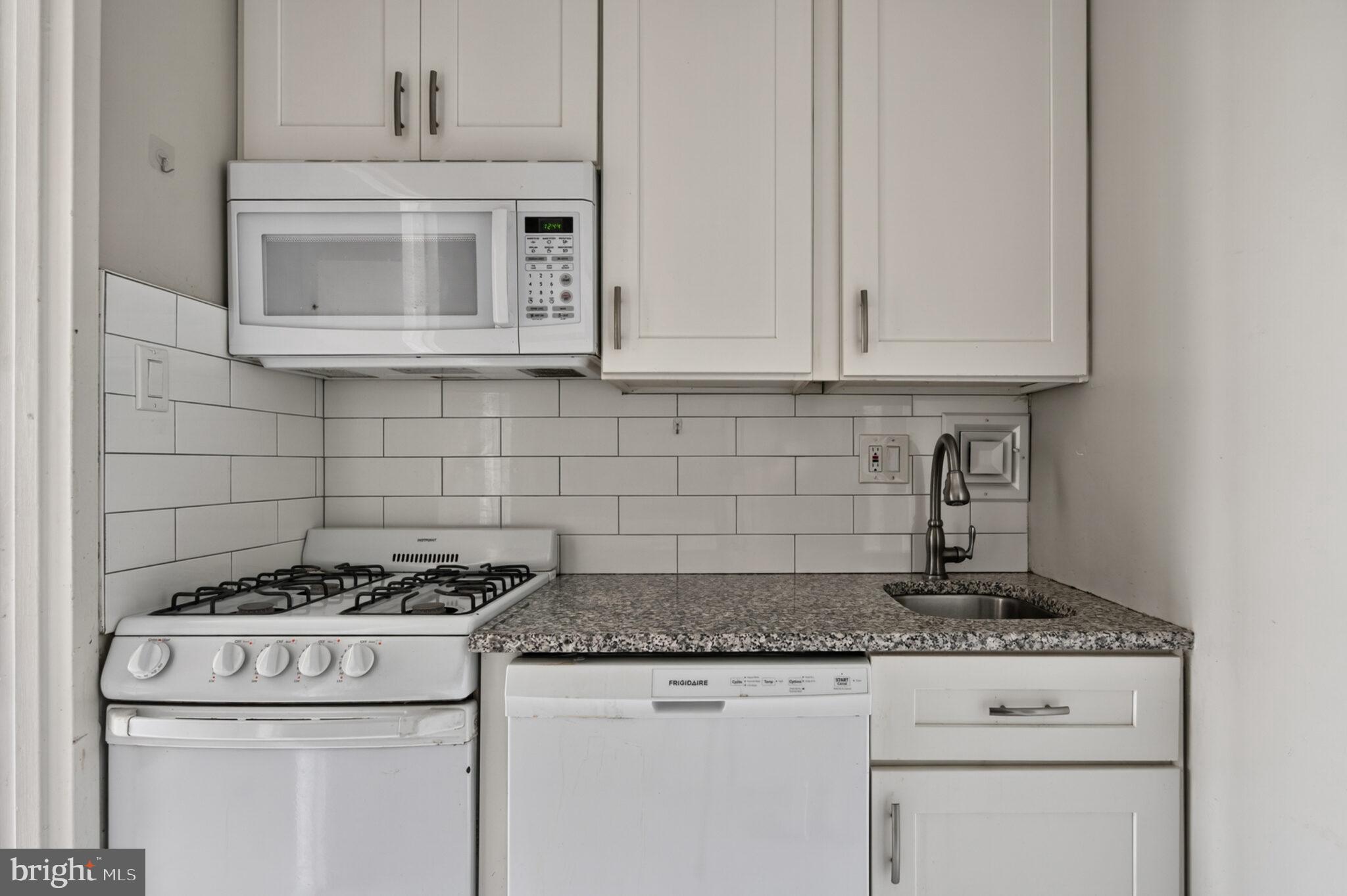 RIVER PLACE - Residential Lease