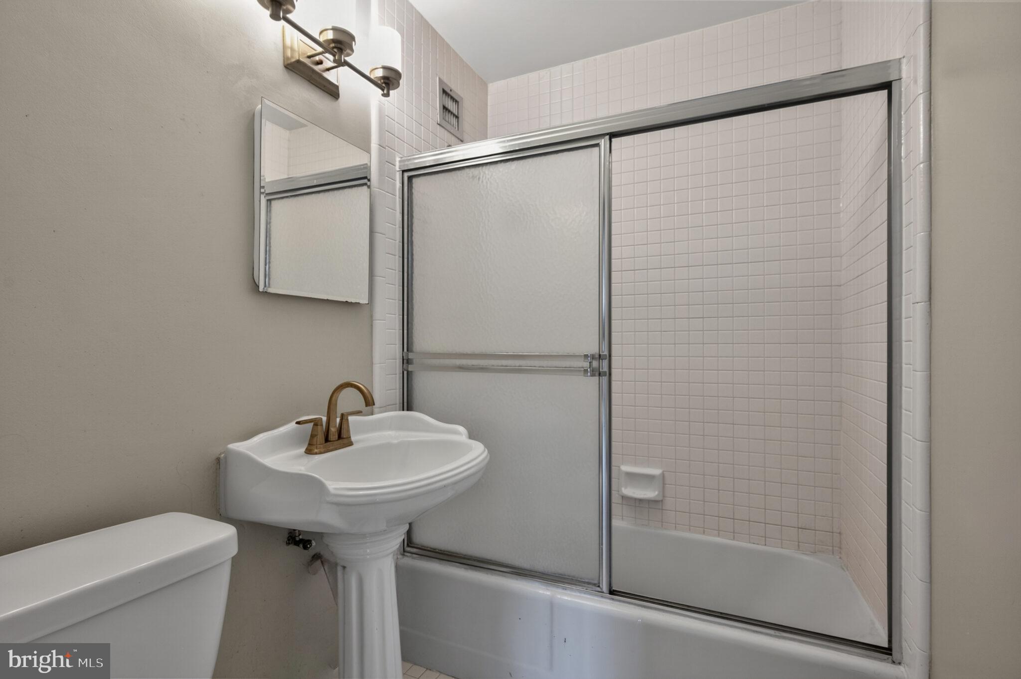 RIVER PLACE - Residential Lease