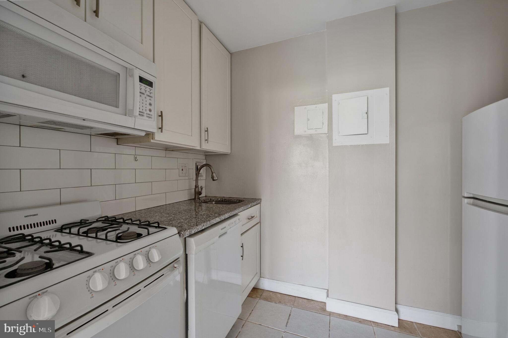 RIVER PLACE - Residential Lease