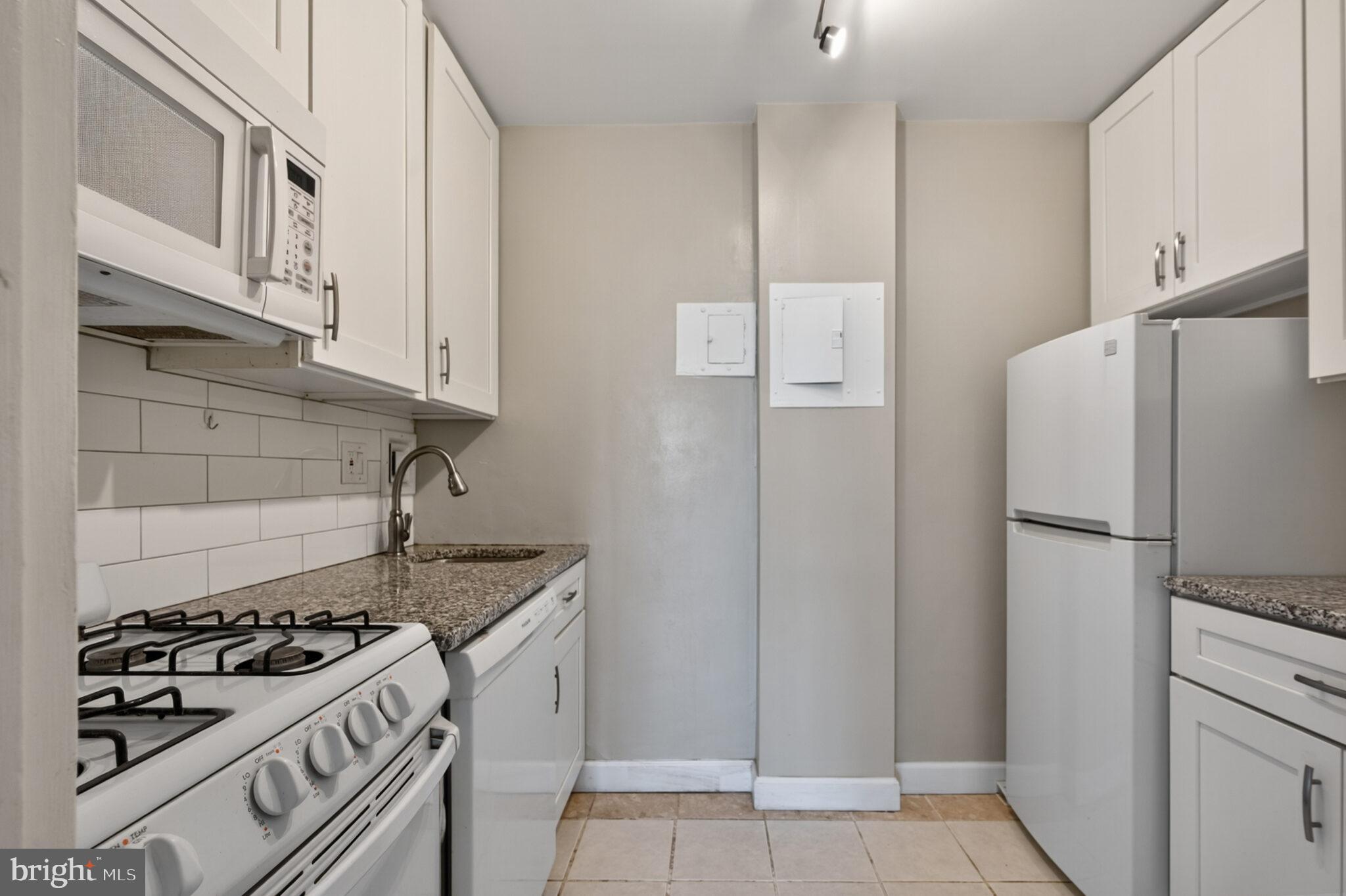 RIVER PLACE - Residential Lease