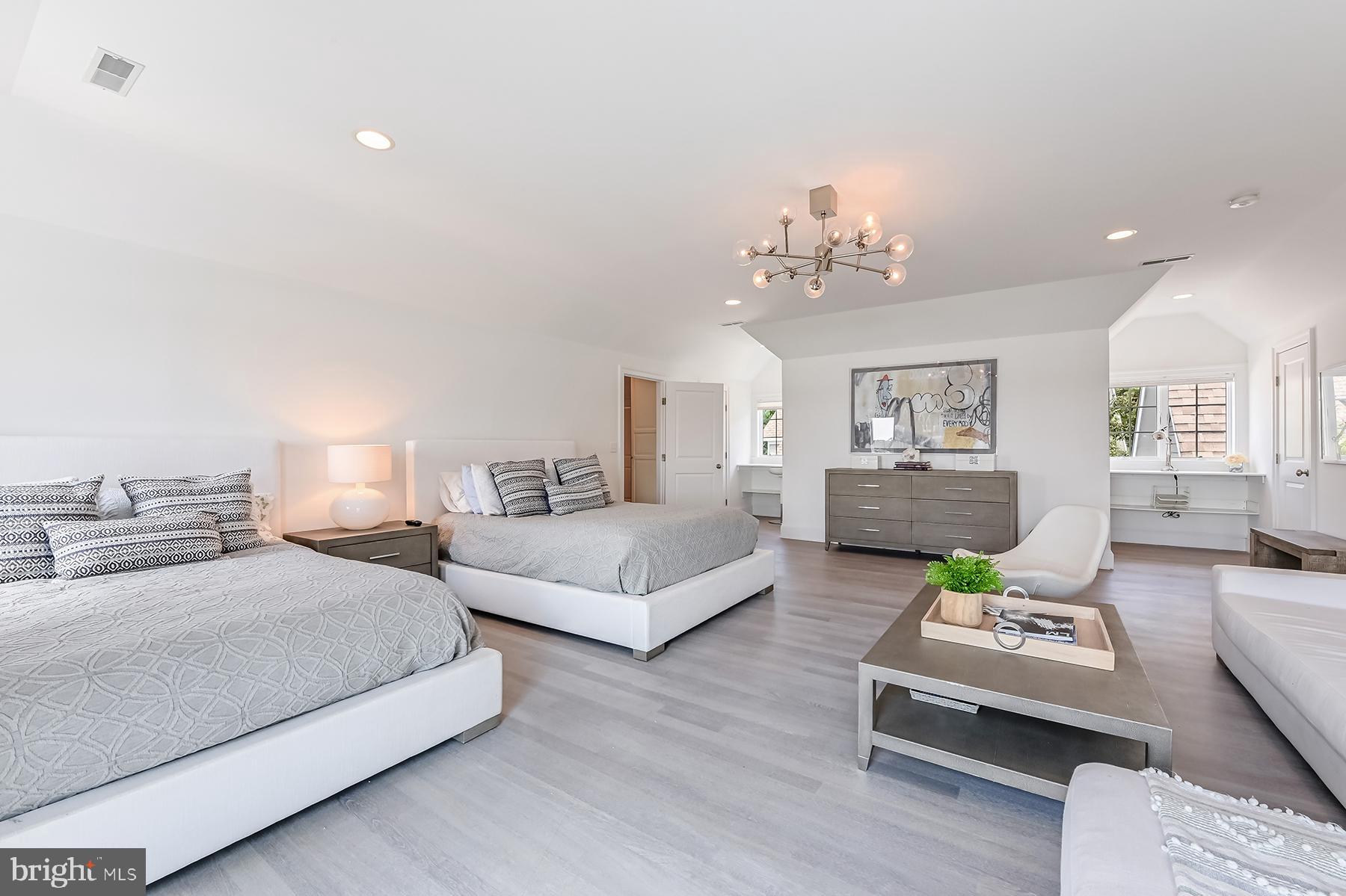 GOVERNOR GRASON MANOR - Residential