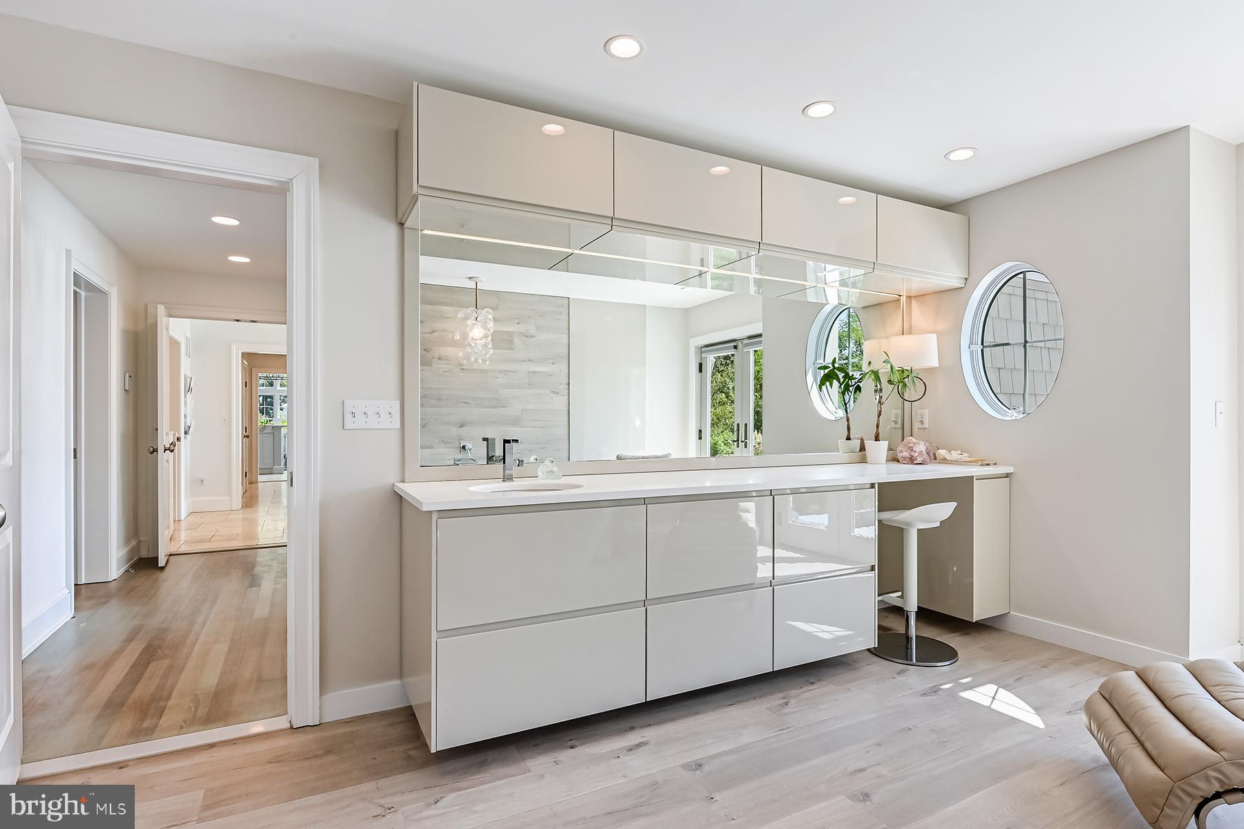 GOVERNOR GRASON MANOR - Residential