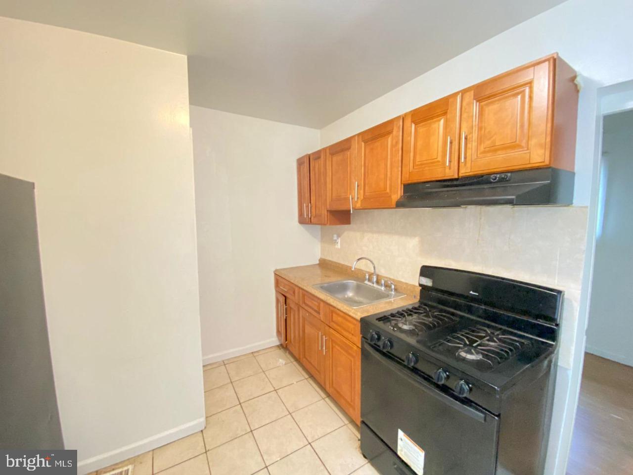 Attention investors! Discover your next investment at 5537 Poplar St! This 3-bedroom, 1-bathroom rowhome is ideally situated in the sought-after Haddington neighborhood.
The first floor offers a fully detached room that can serve as storage, a utility area, or laundry. It is big enough to be used as a bedroom. The property further benefits from a concrete basement.
Don't miss out on this opportunity!